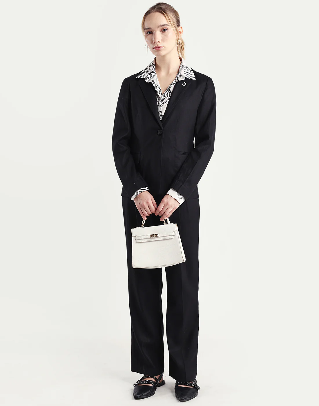 Rareism Women's Linzy-T Black 100% Linen Full Sleeve Lapel Neck Regular Plain Blazer - Image 2