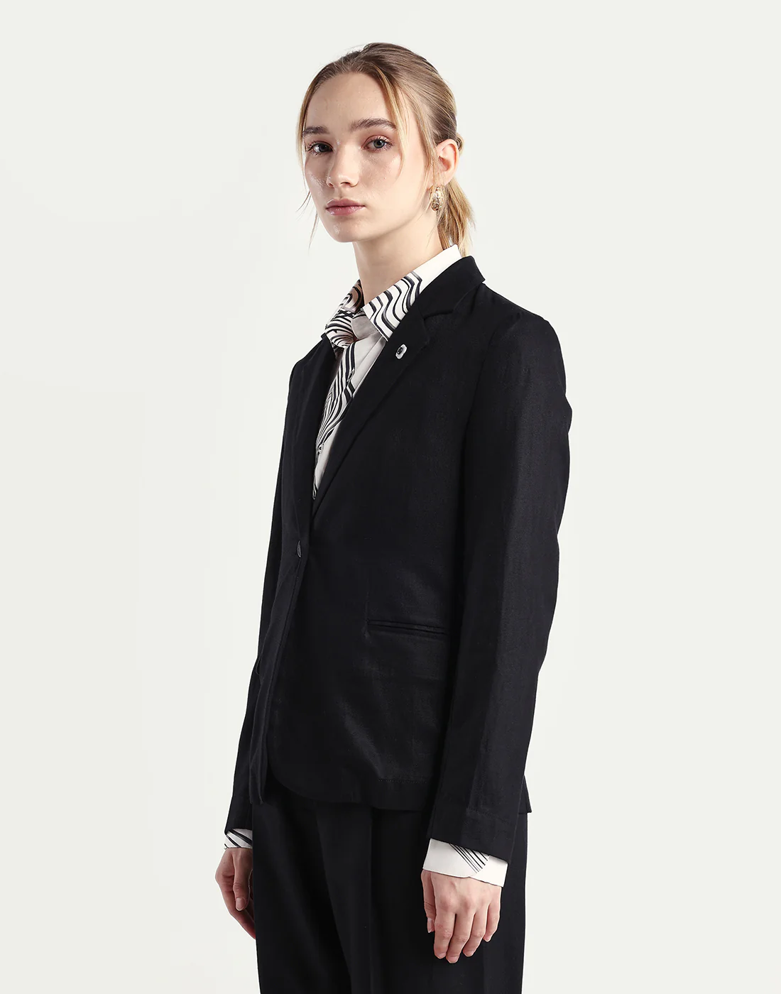 Rareism Women's Linzy-T Black 100% Linen Full Sleeve Lapel Neck Regular Plain Blazer - Image 5