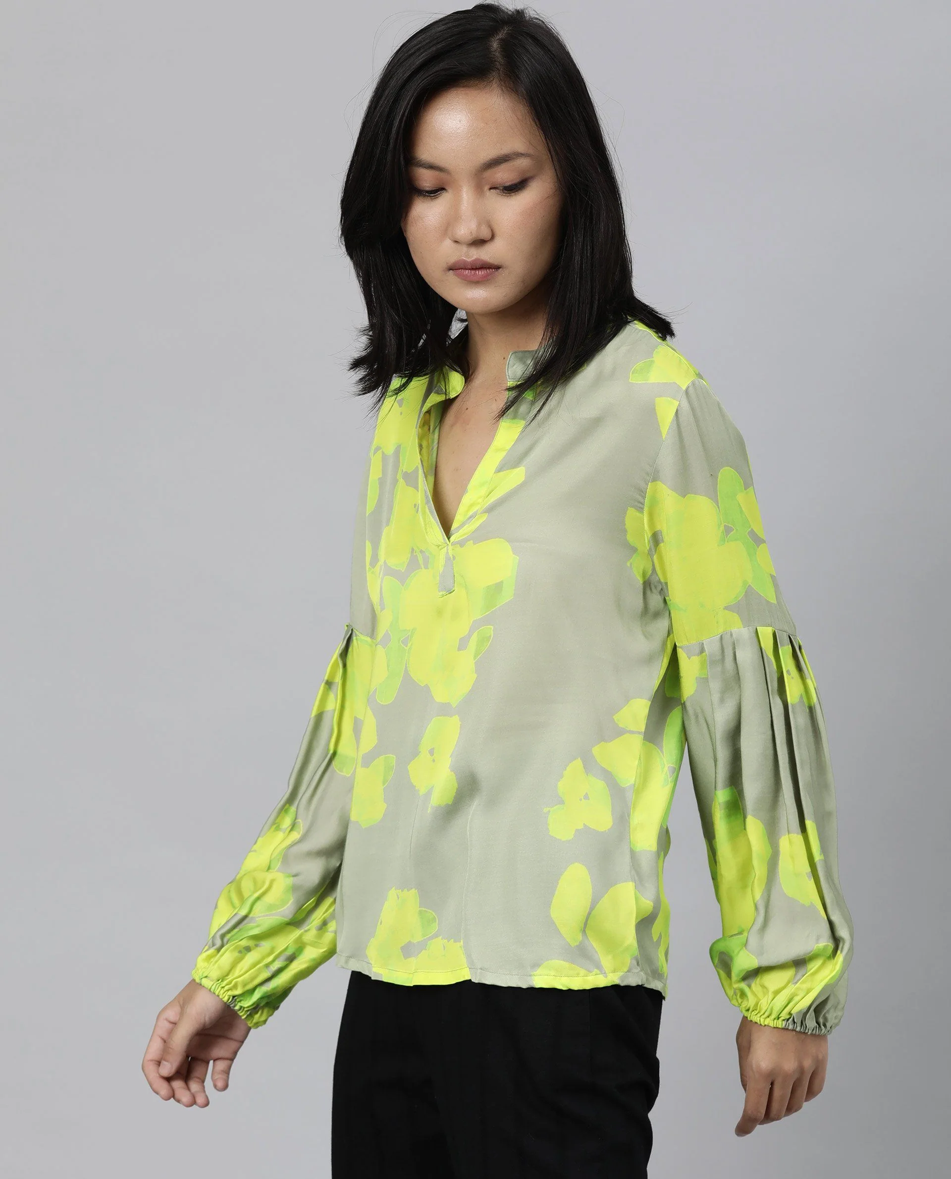 Rareism Women Liza Green Top Full Sleeves Printed - Image 4