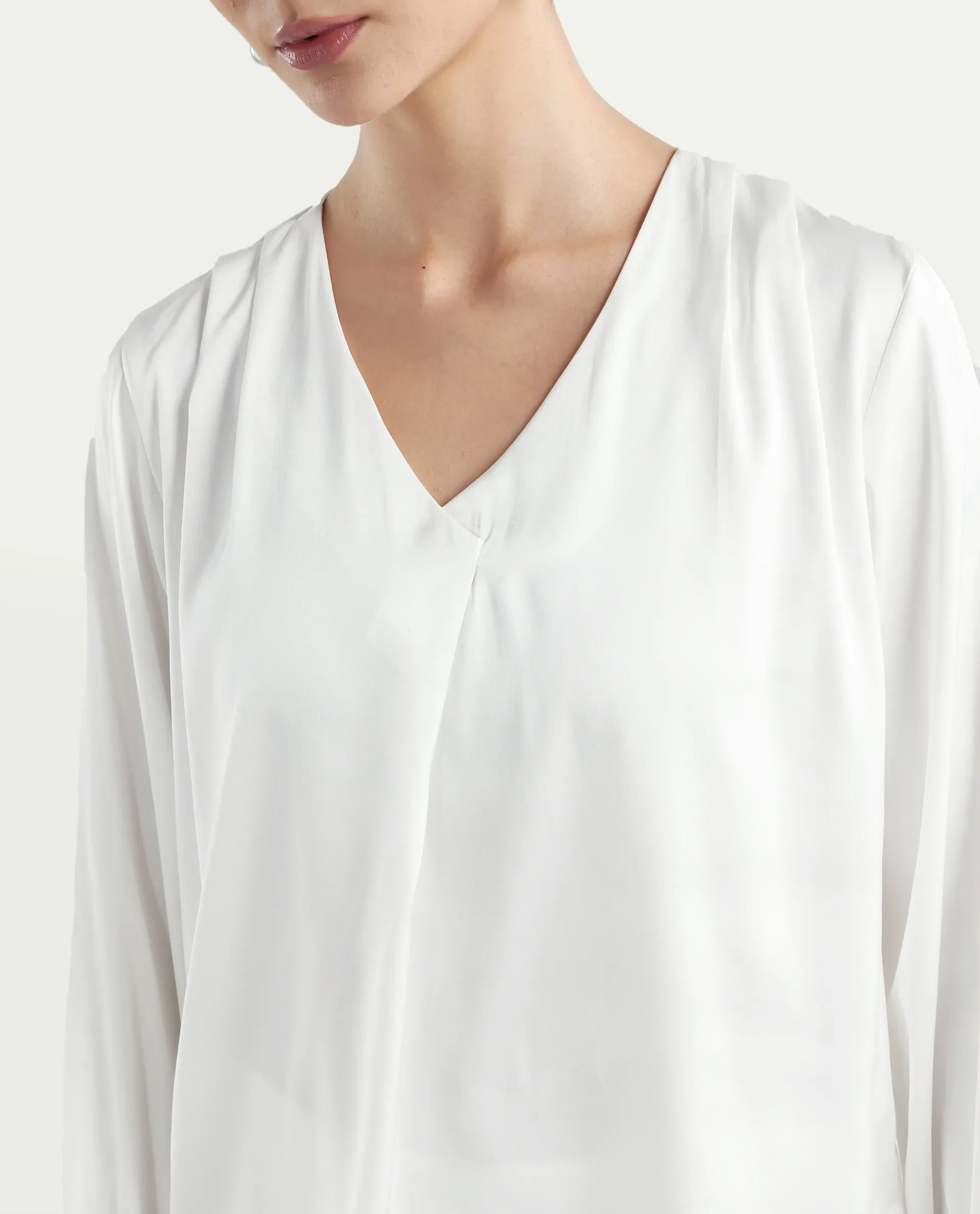 Rareism Women's Lohan White Polyester V-Neck Plain Cuffed Sleeve Regular Fit Top - Image 3