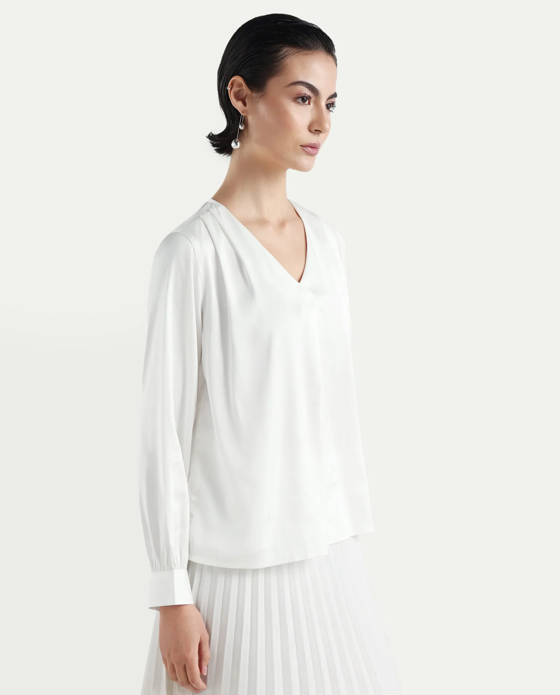 Rareism Women's Lohan White Polyester V-Neck Plain Cuffed Sleeve Regular Fit Top - Image 5