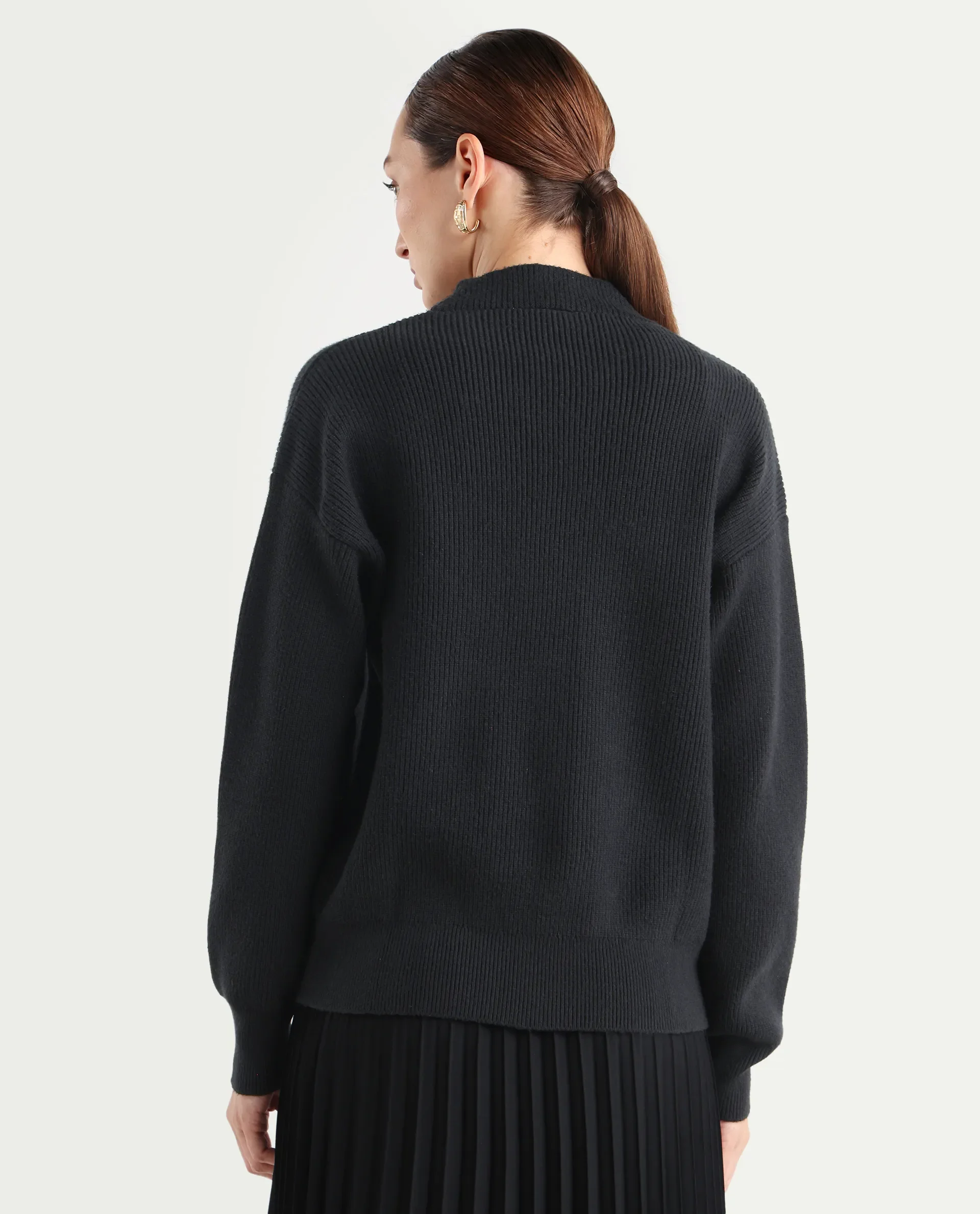 Rareism Women's Lola Black Acrylic V-Neck Regular Fit Plain Cardigan - Image 8