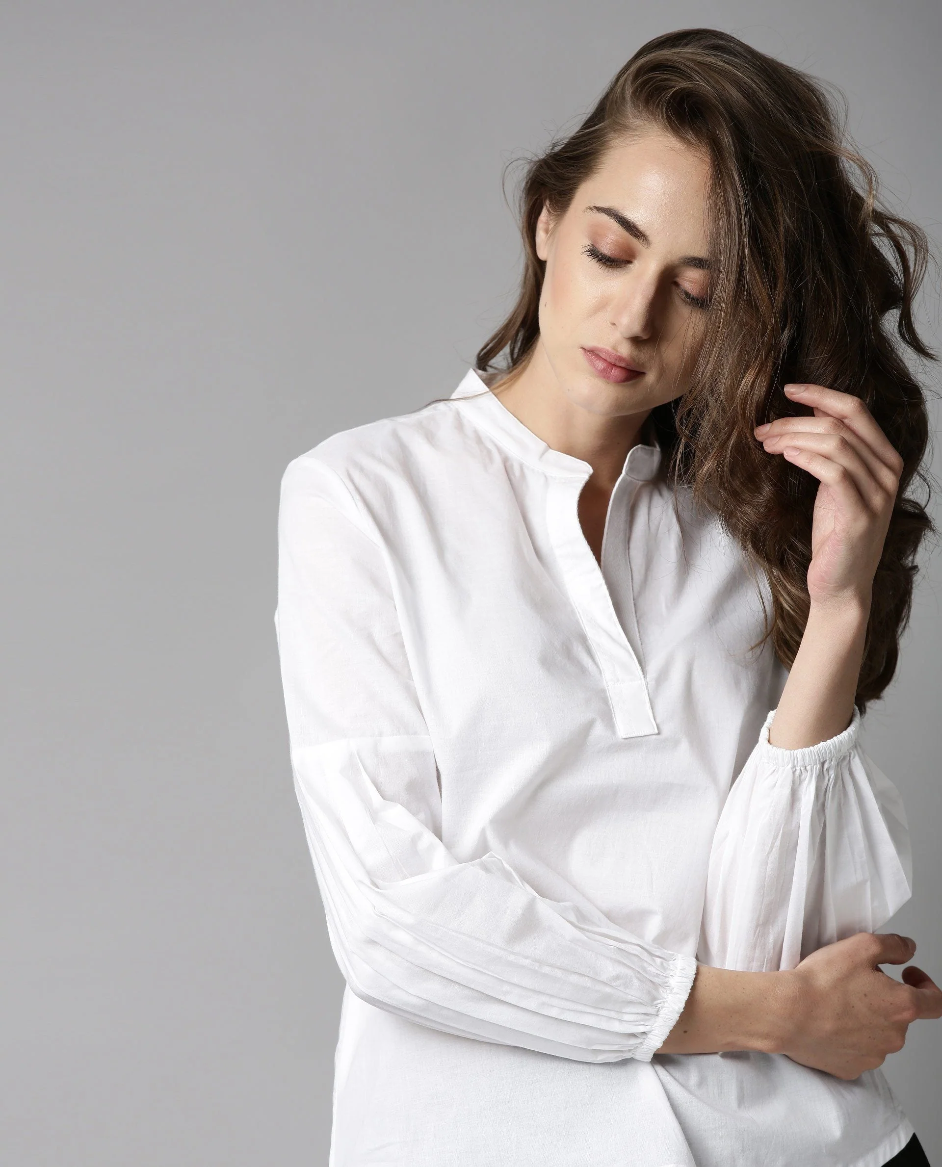 Rareism Women's Loui White Cotton Collarless Plain Puff Sleeves Regular Fit Top - Image 2