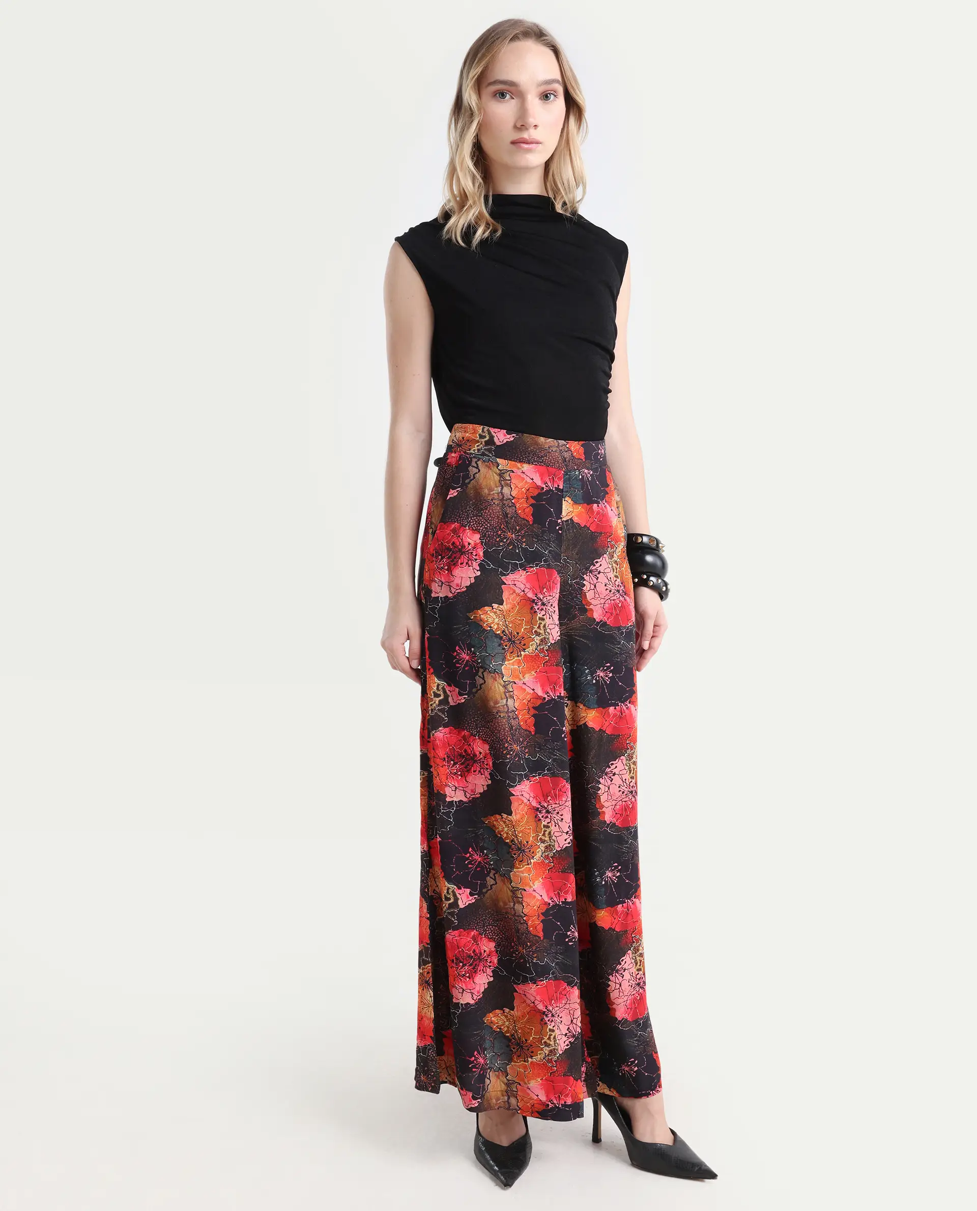 Rareism Women's Makia Multi Viscose Blend Floral Print Ankle Length Flared Trouser - Image 2