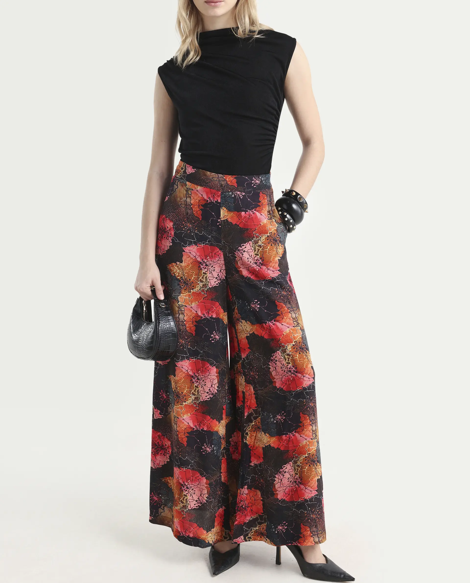 Rareism Women's Makia Multi Viscose Blend Floral Print Ankle Length Flared Trouser - Image 4