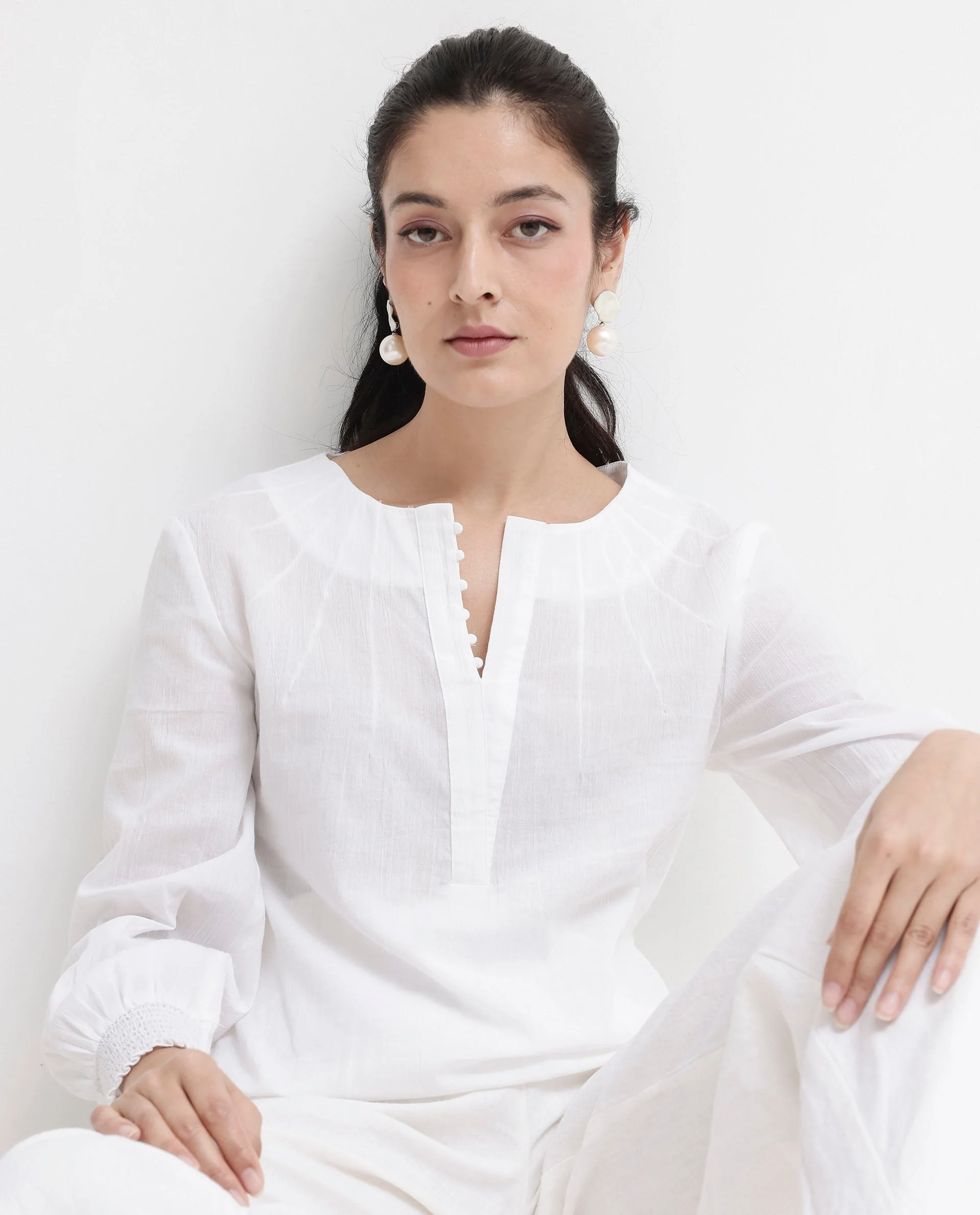 Rareism Women's Mante White Cotton Crew Neck Plain Bishop Sleeve Regular Fit Top