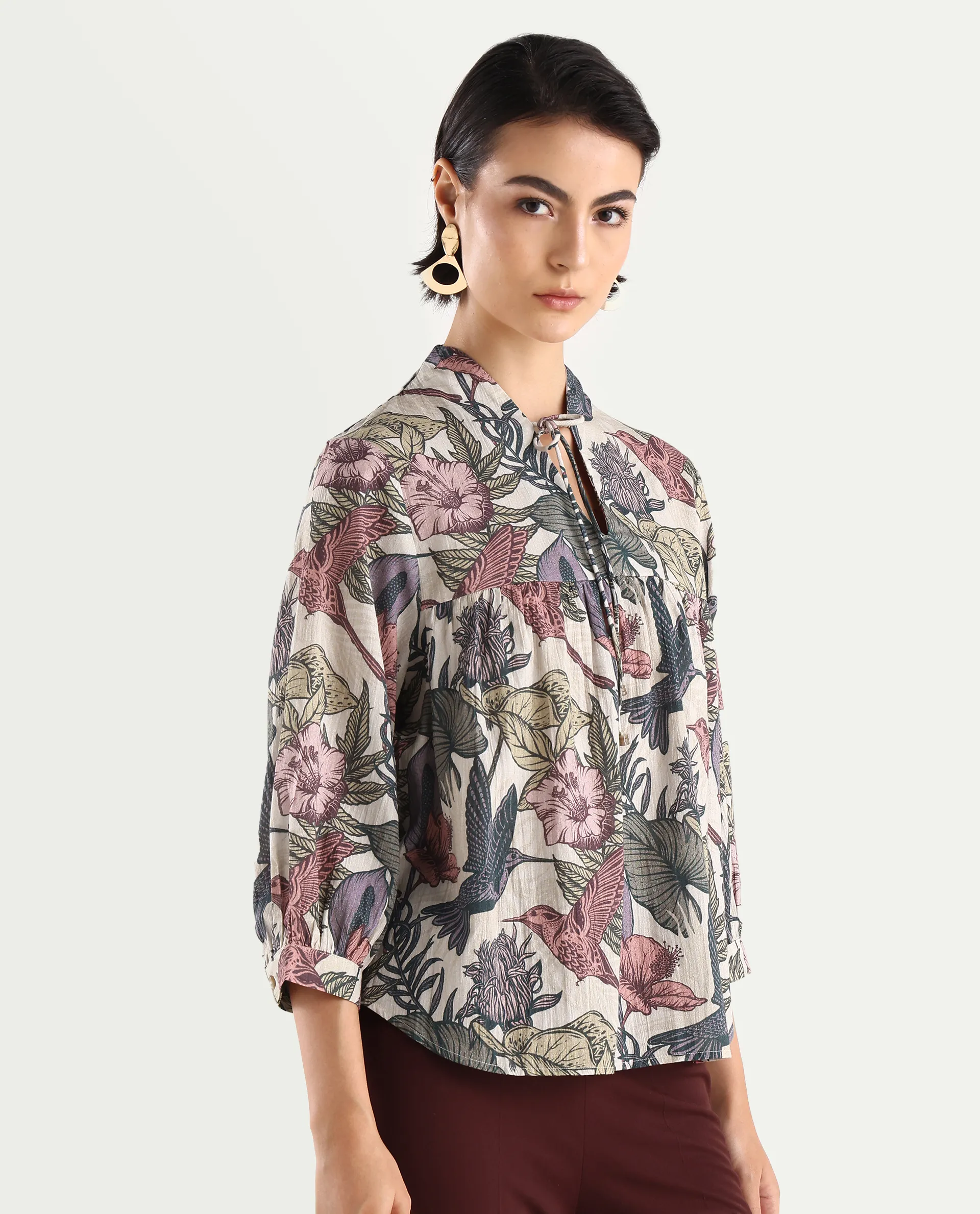 Rareism Women's Marlia Multi Cotton Blend V-Neck Tropical Print Balloon Sleeve Regular Fit Top - Image 7