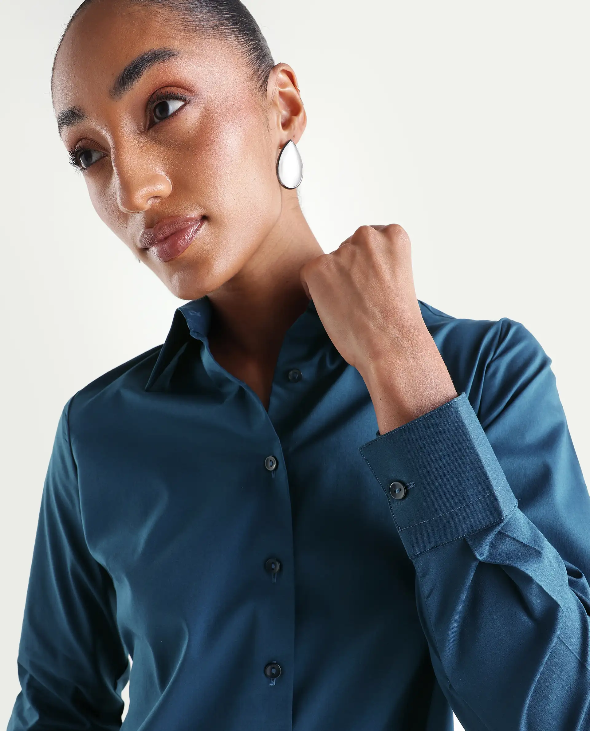 Rareism Women's Maven Teal Cotton Blend Spread Collar Fitted Plain Shirt - Image 4