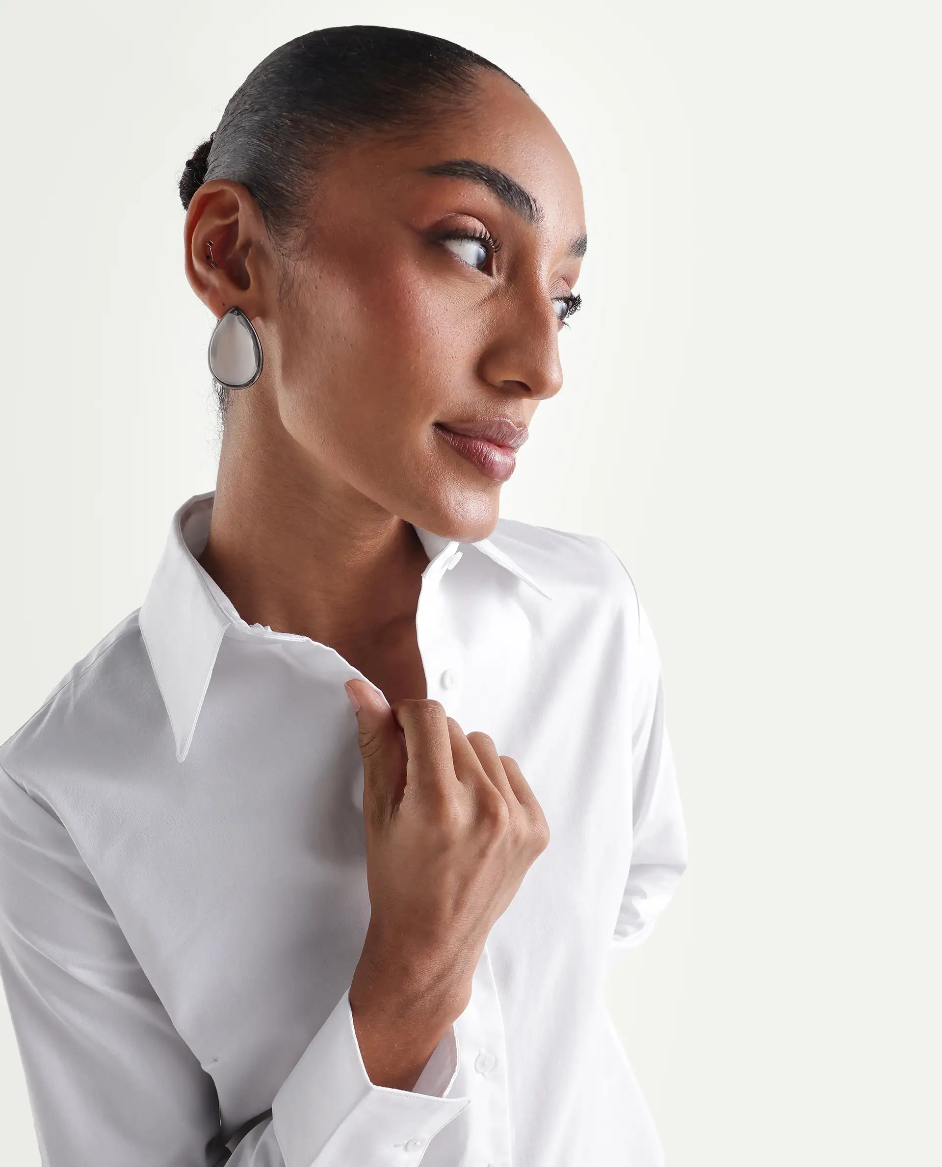 Rareism Women's Maven White Cotton Blend Spread Collar Fitted Plain Shirt - Image 4