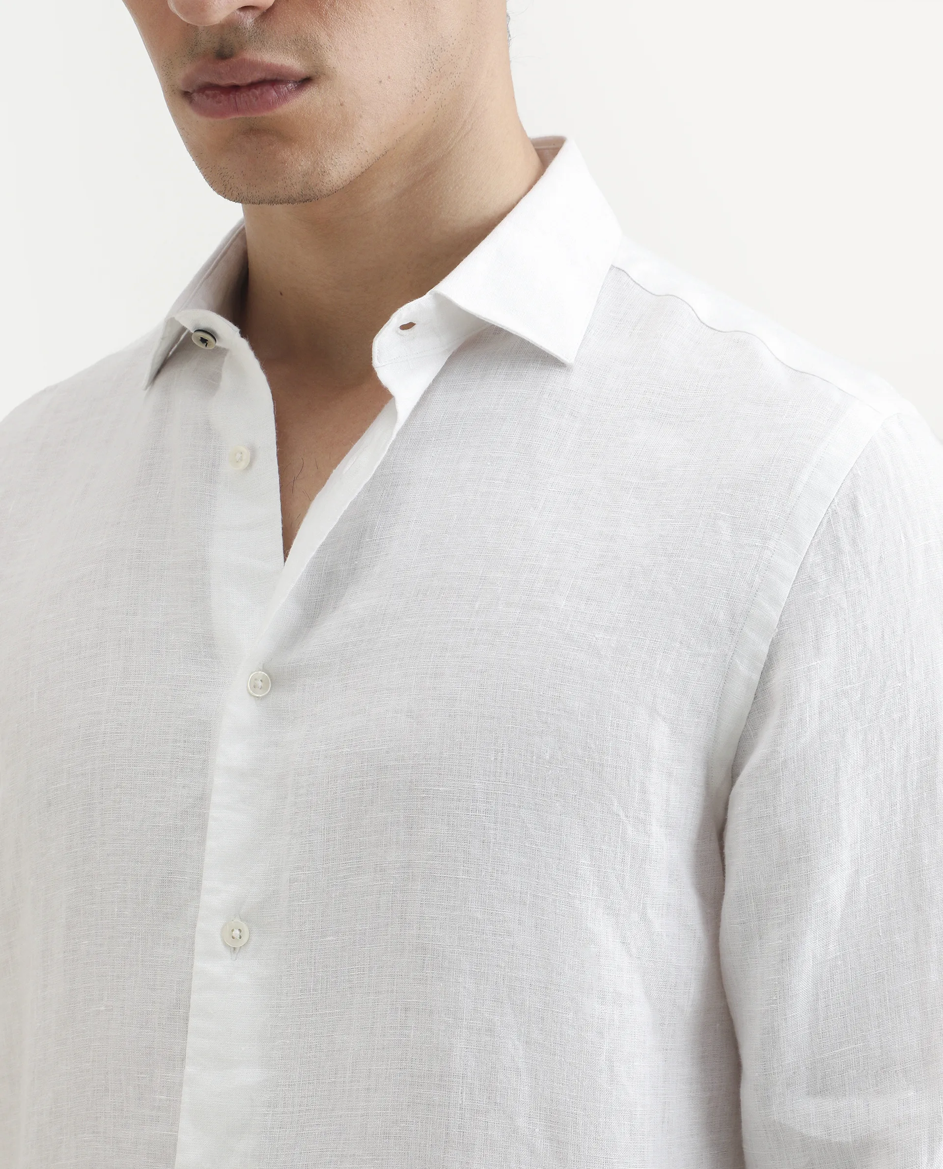 Rare Rabbit Men's Mavi White Linen Plain Regular Fit Full Sleeve Collared Shirt - Image 4