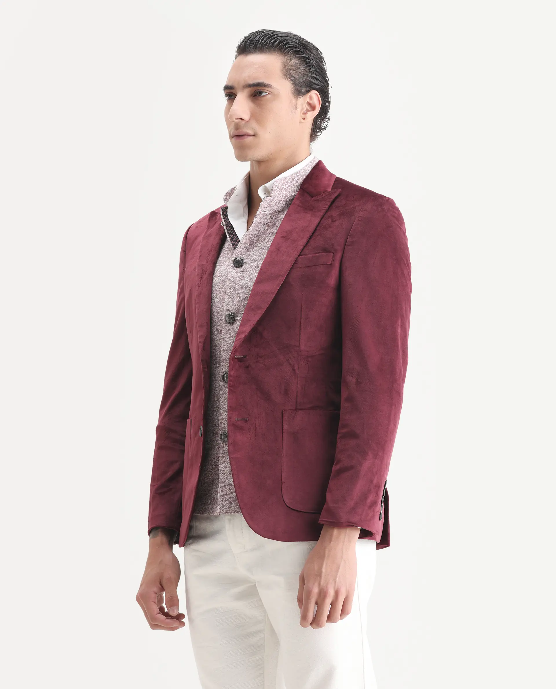 Rare Rabbit Men's Mazey Maroon Velvet Plain Tailored Fit Full Sleeve Lapel Neck Blazer - Image 4