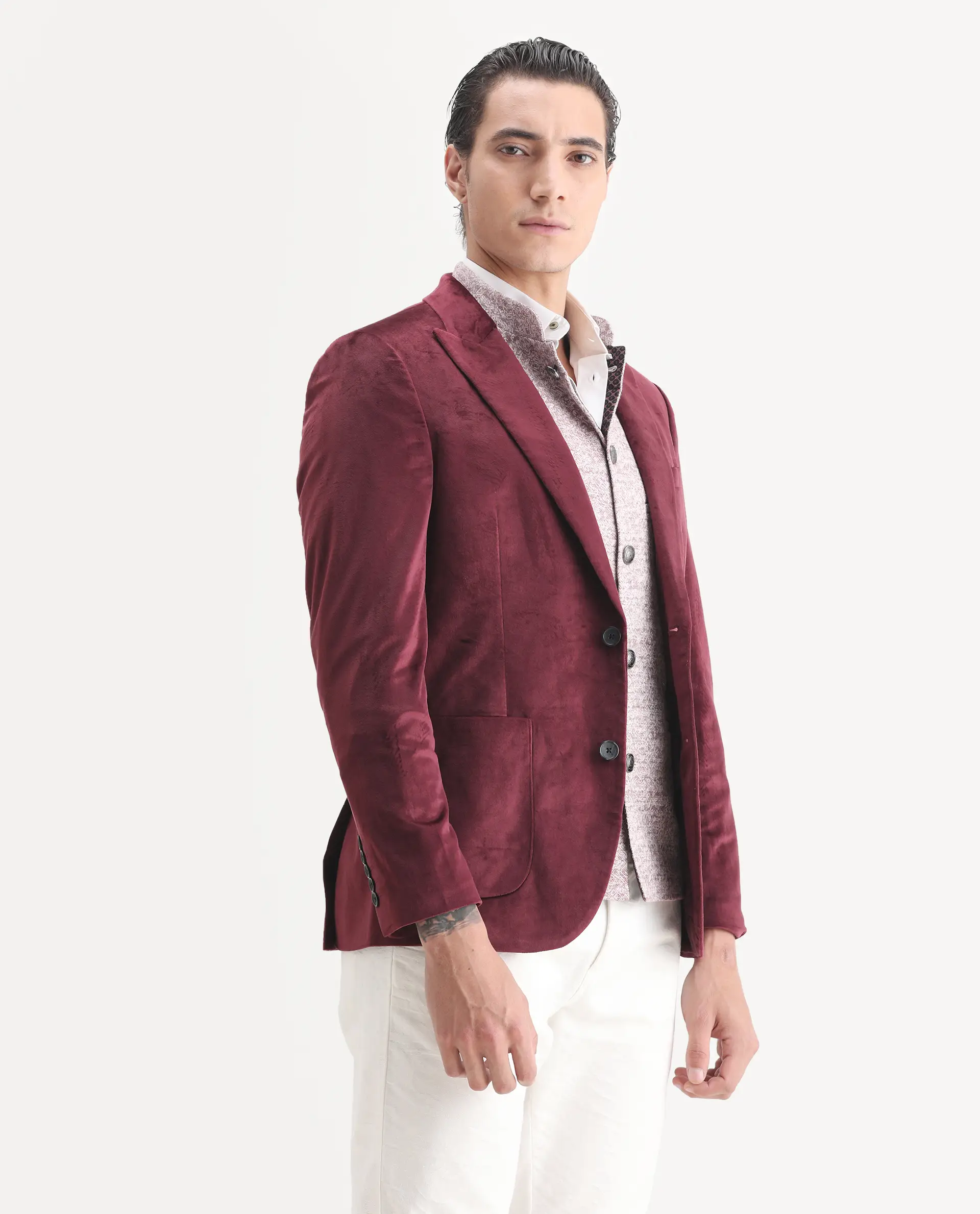 Rare Rabbit Men's Mazey Maroon Velvet Plain Tailored Fit Full Sleeve Lapel Neck Blazer - Image 5