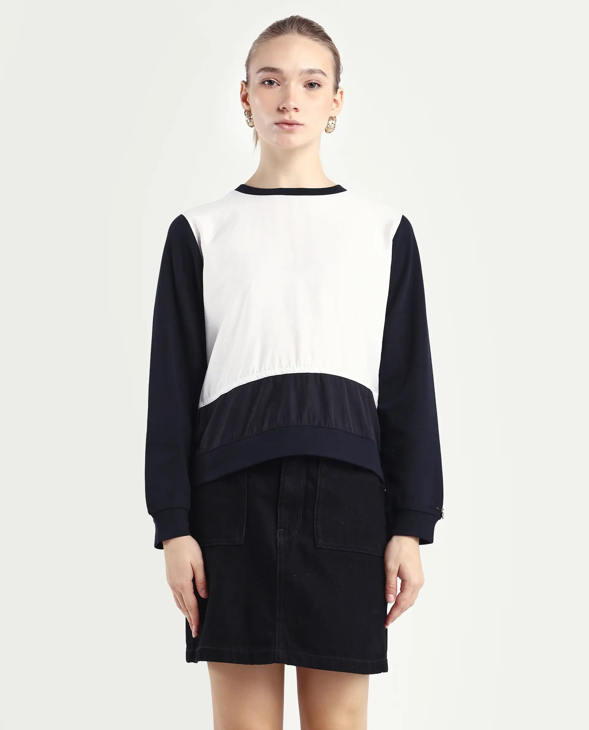 Rareism Women's Melone Black Cotton Blend Crew Neck Plain Relaxed Fit Sweatshirt - Image 3