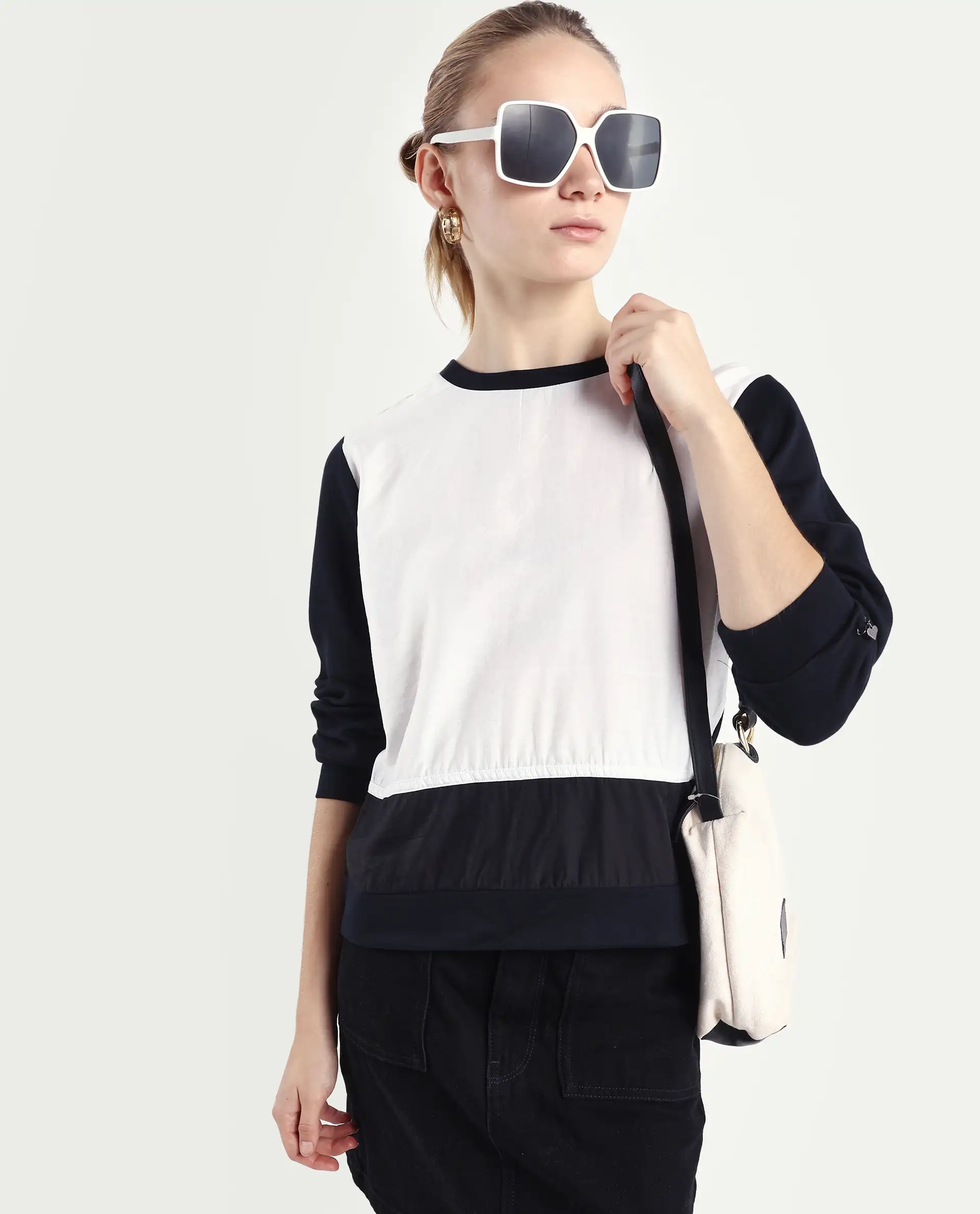 Rareism Women's Melone Black Cotton Blend Crew Neck Plain Relaxed Fit Sweatshirt - Image 4