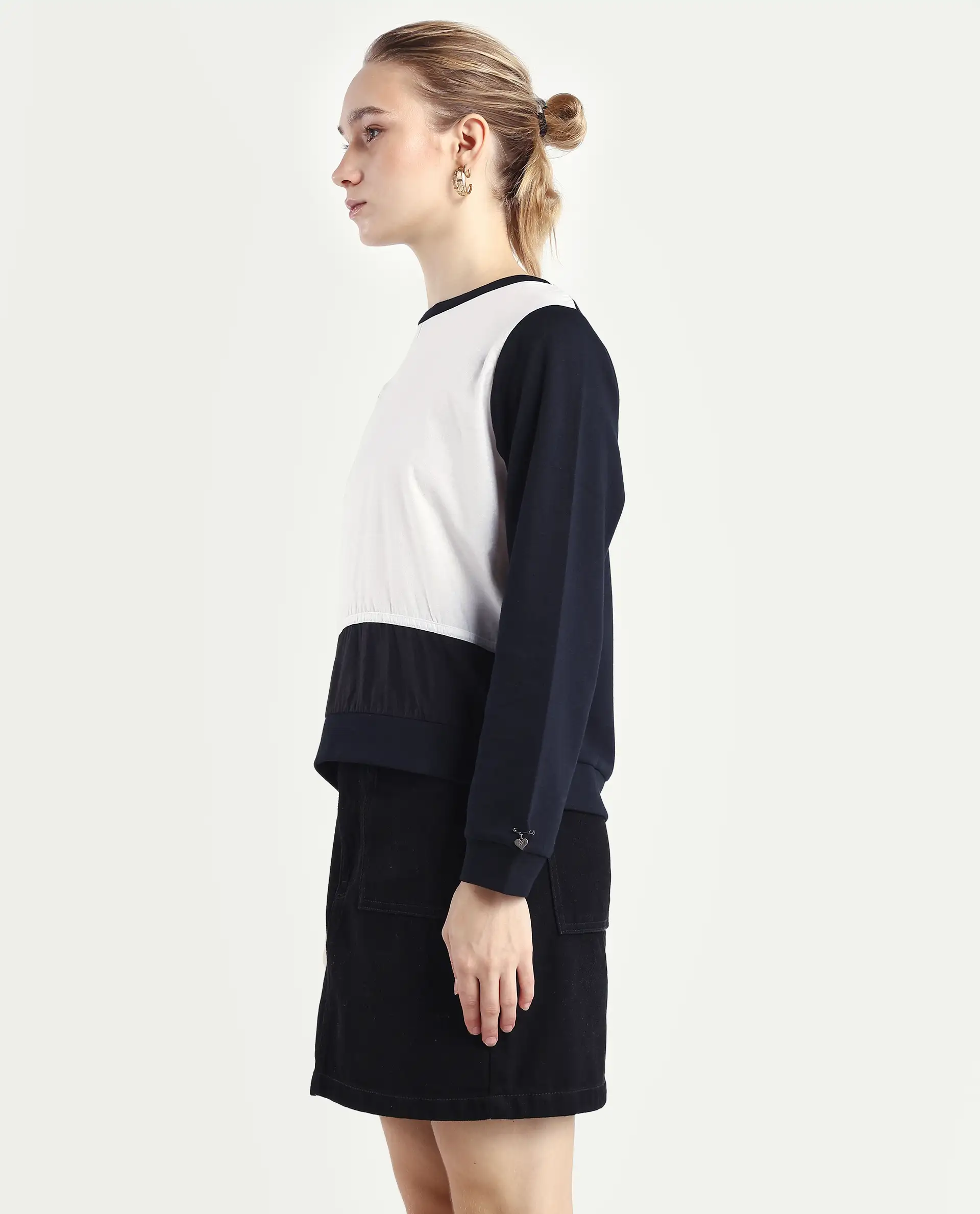 Rareism Women's Melone Black Cotton Blend Crew Neck Plain Relaxed Fit Sweatshirt - Image 5