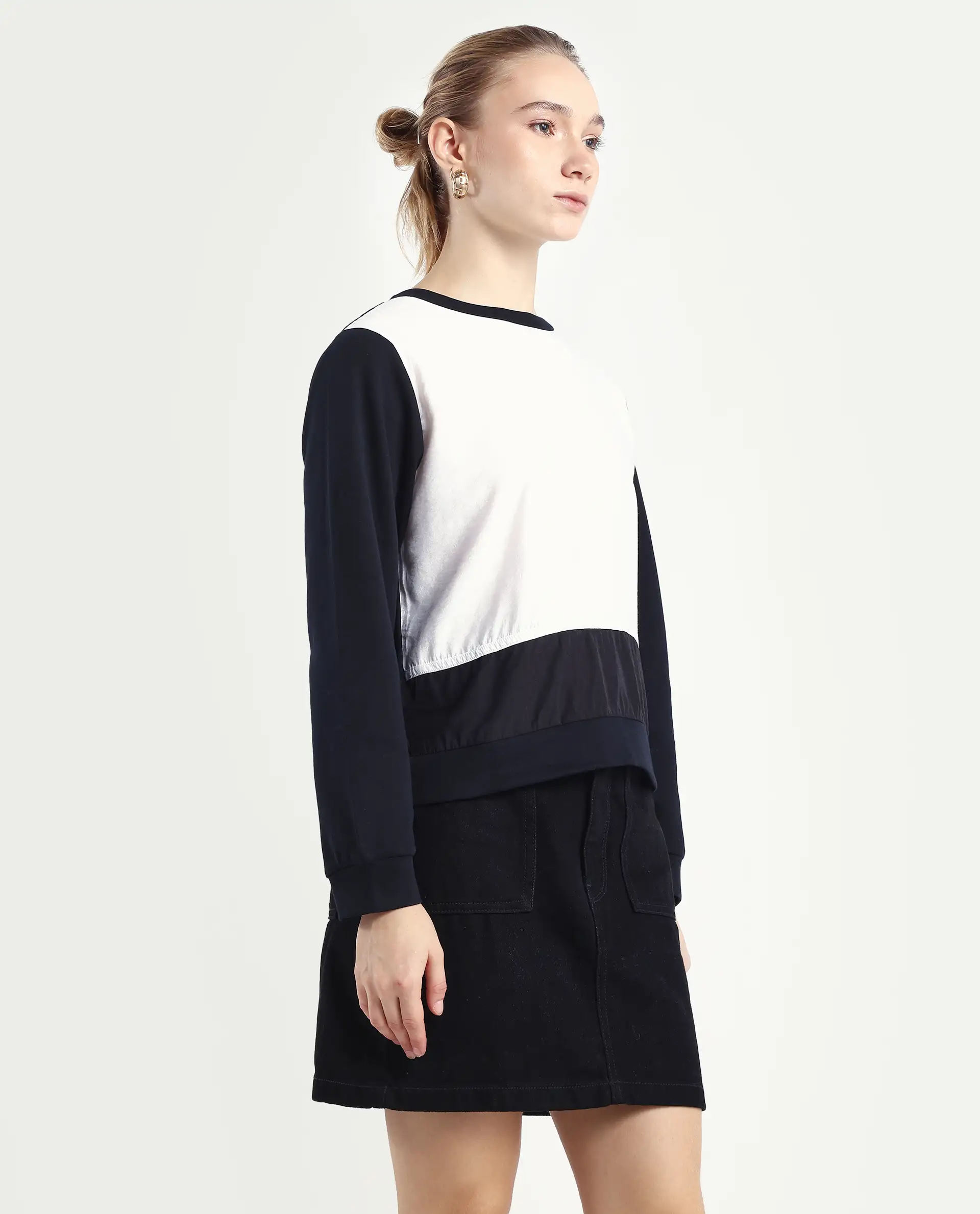 Rareism Women's Melone Black Cotton Blend Crew Neck Plain Relaxed Fit Sweatshirt - Image 6