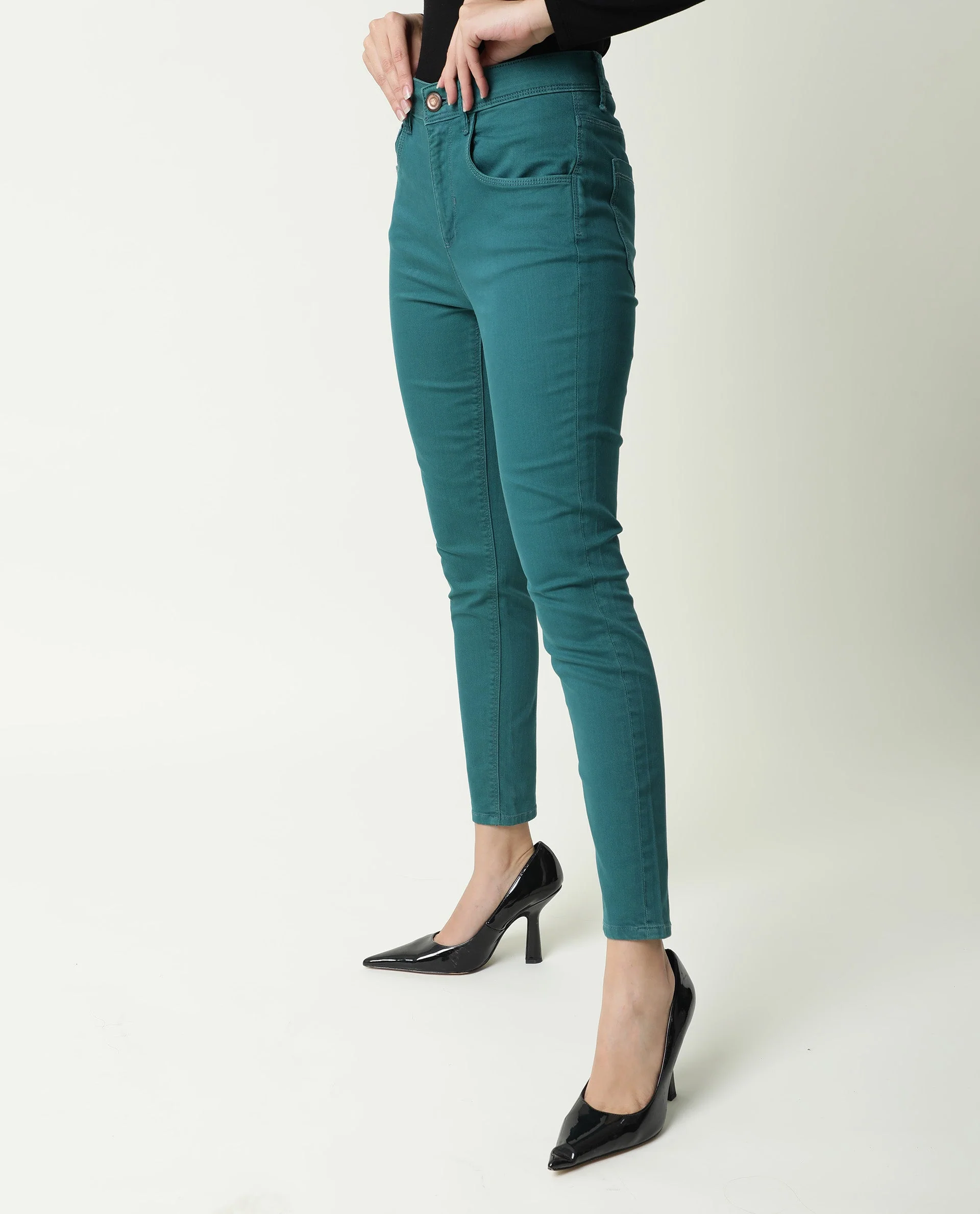 Rareism Women's Metty Petrol Cotton Blend Plain Ankle Length Slim Fit Jeans - Image 10