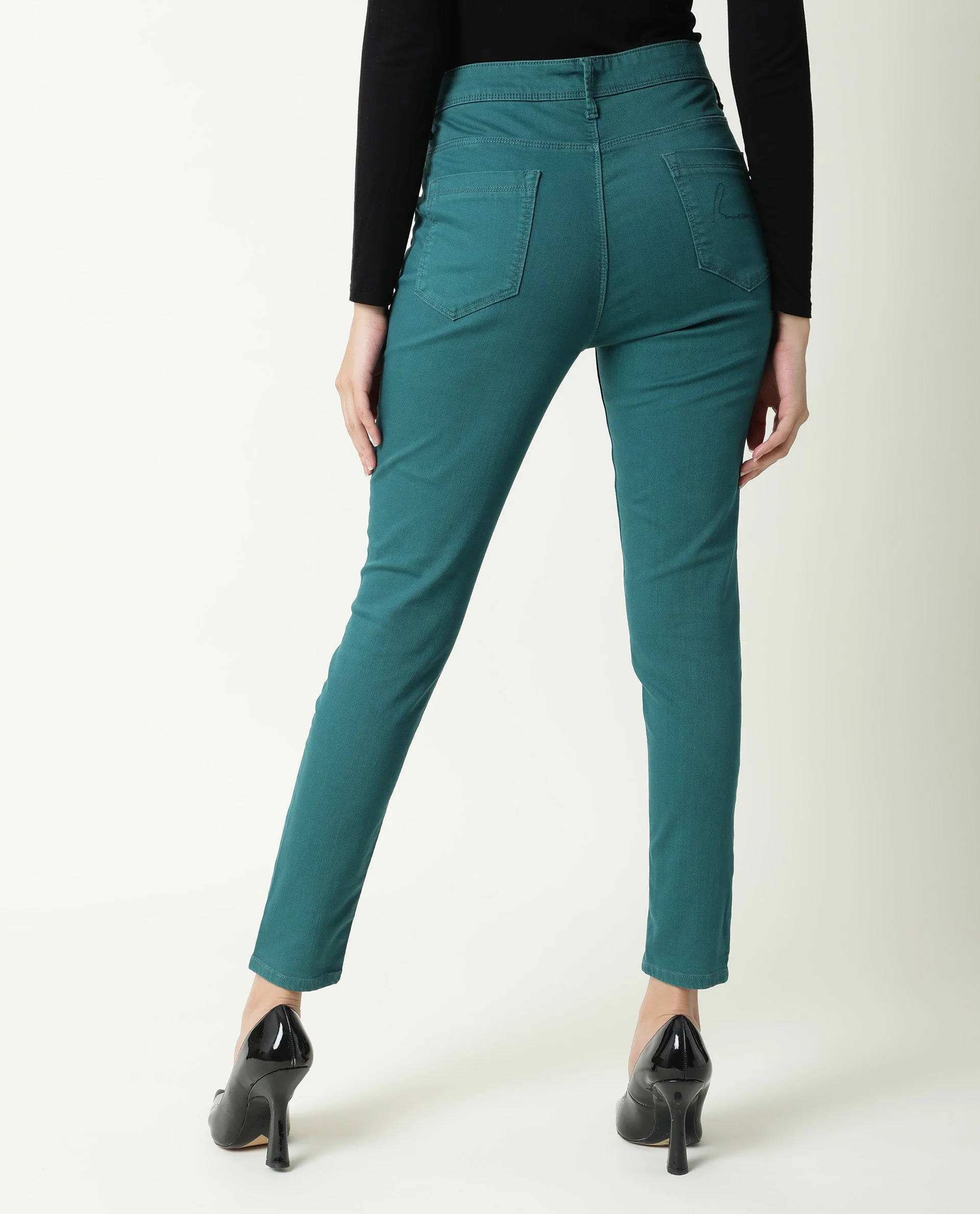 Rareism Women's Metty Petrol Cotton Blend Plain Ankle Length Slim Fit Jeans - Image 11