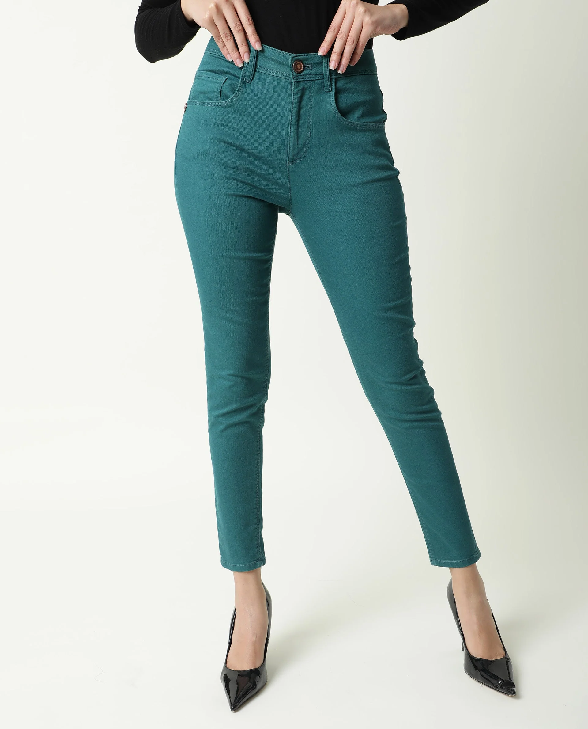 Rareism Women's Metty Petrol Cotton Blend Plain Ankle Length Slim Fit Jeans - Image 8