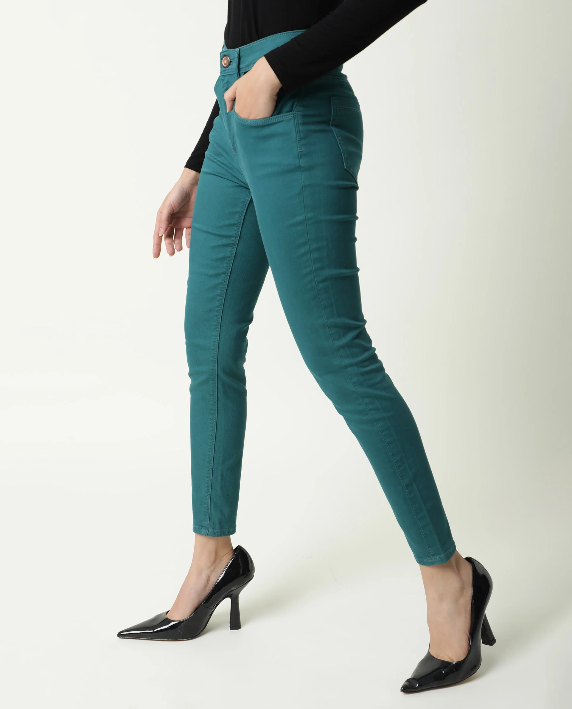 Rareism Women's Metty Petrol Cotton Blend Plain Ankle Length Slim Fit Jeans - Image 9