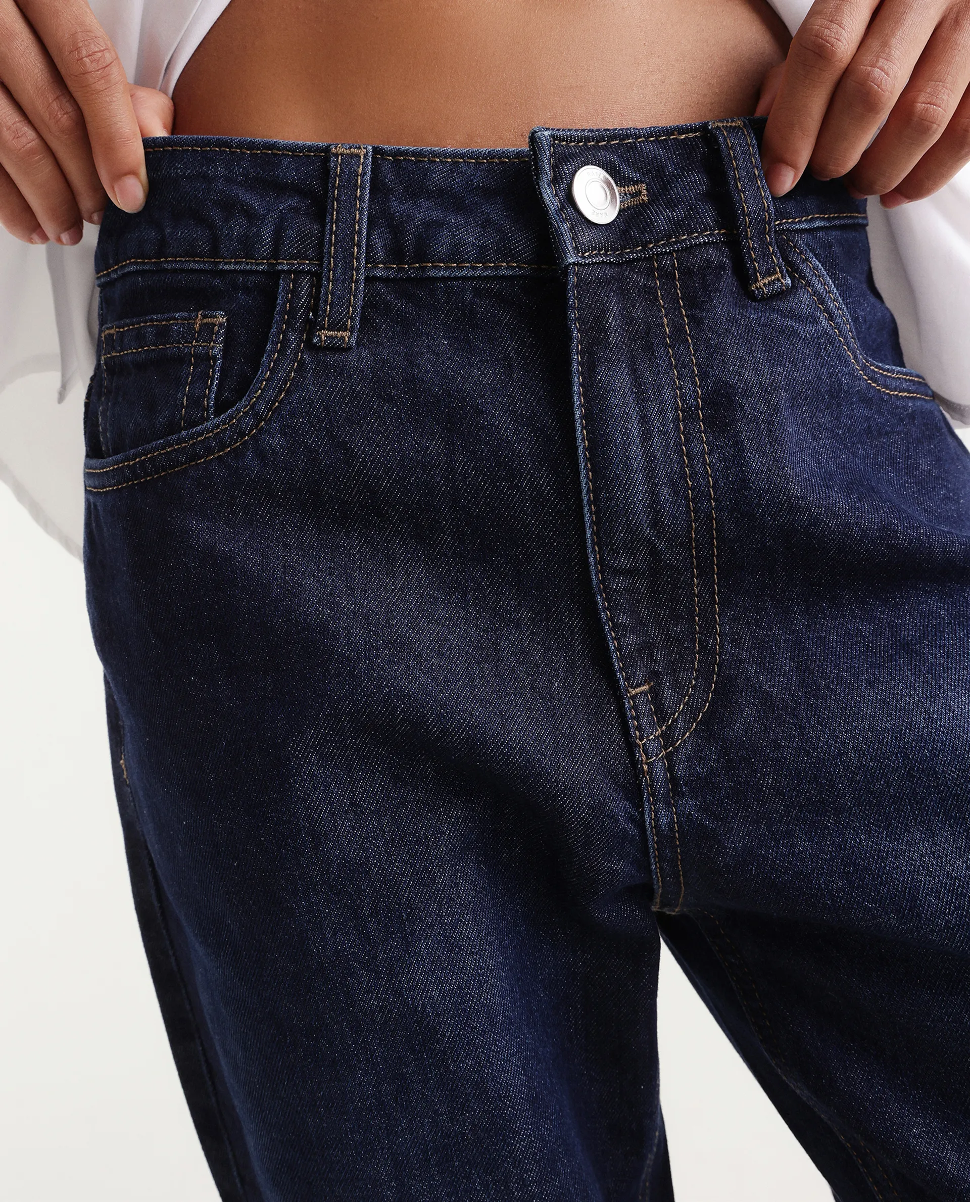 Rareism Women's Momind Dark Navy Cotton Blend Mom Fit Plain Jeans - Image 4