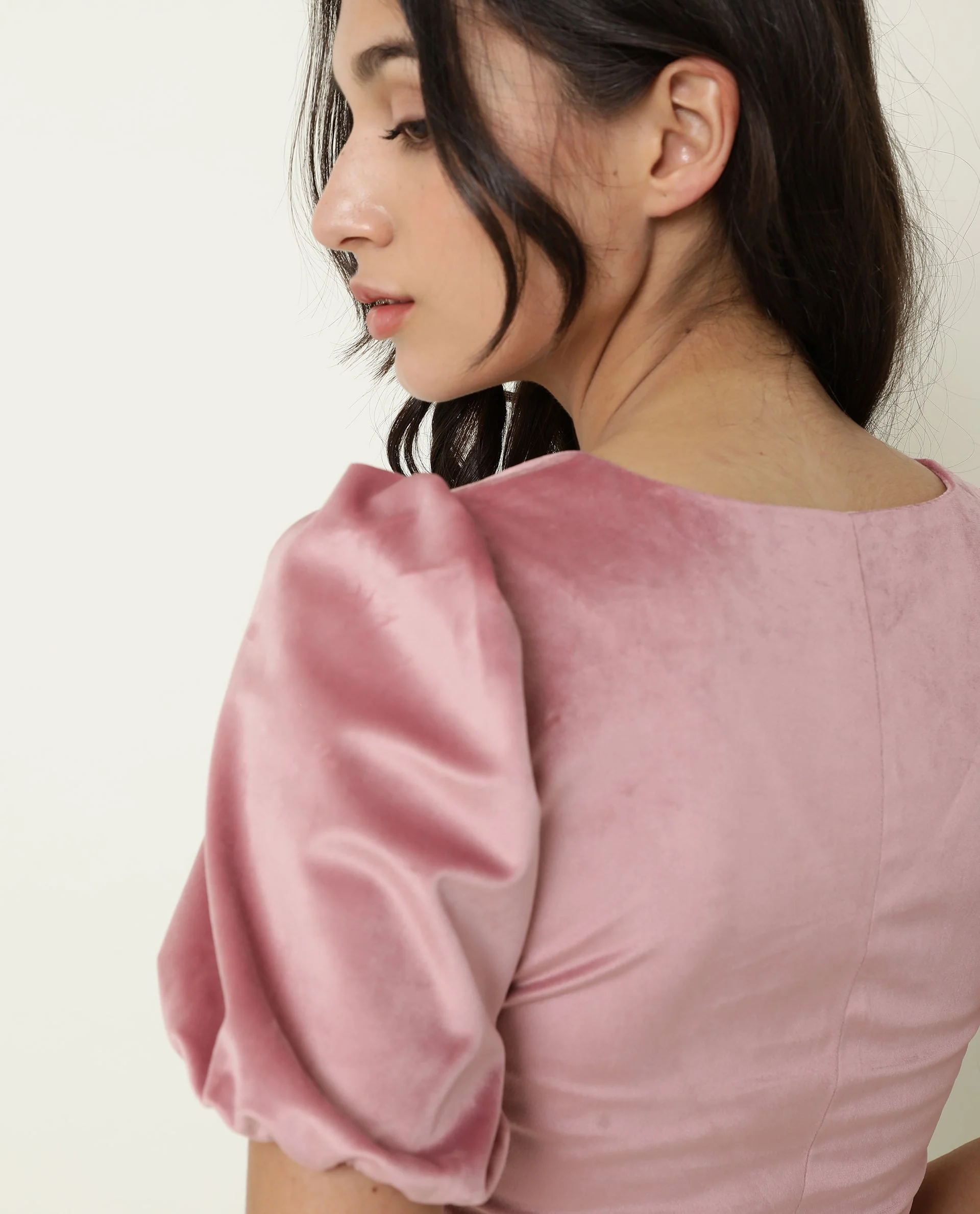 Rareism Women's Mun Pink Velvet V-Neck Plain Cuffed Sleeve Crop Regular Fit Top - Image 3