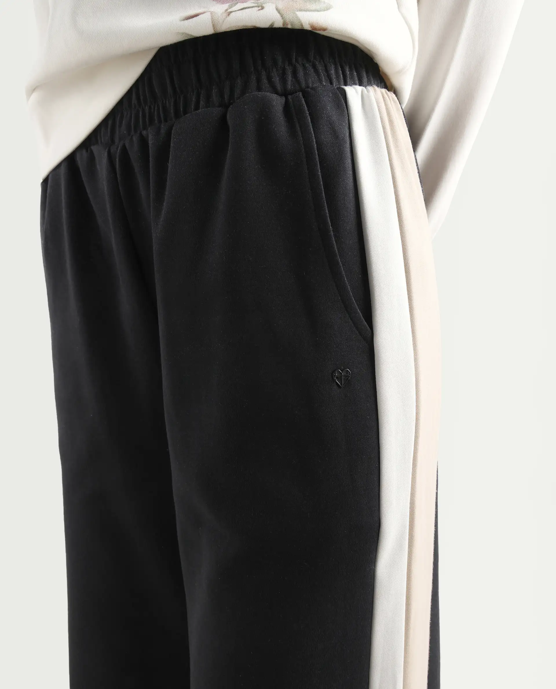 Rareism Women's Naut Black Cotton Plain Ankle Length Wide Track Pant - Image 4