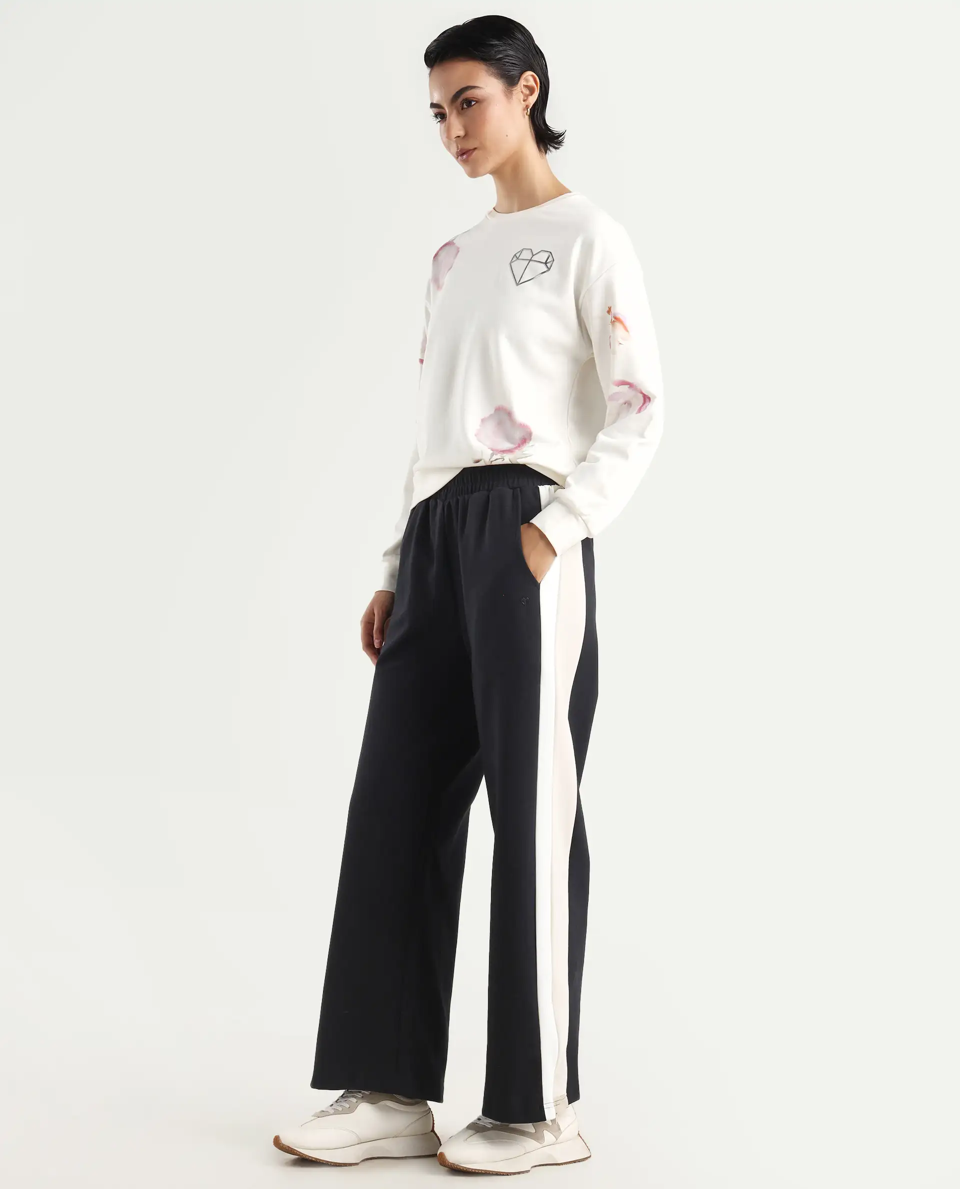 Rareism Women's Naut Black Cotton Plain Ankle Length Wide Track Pant - Image 5