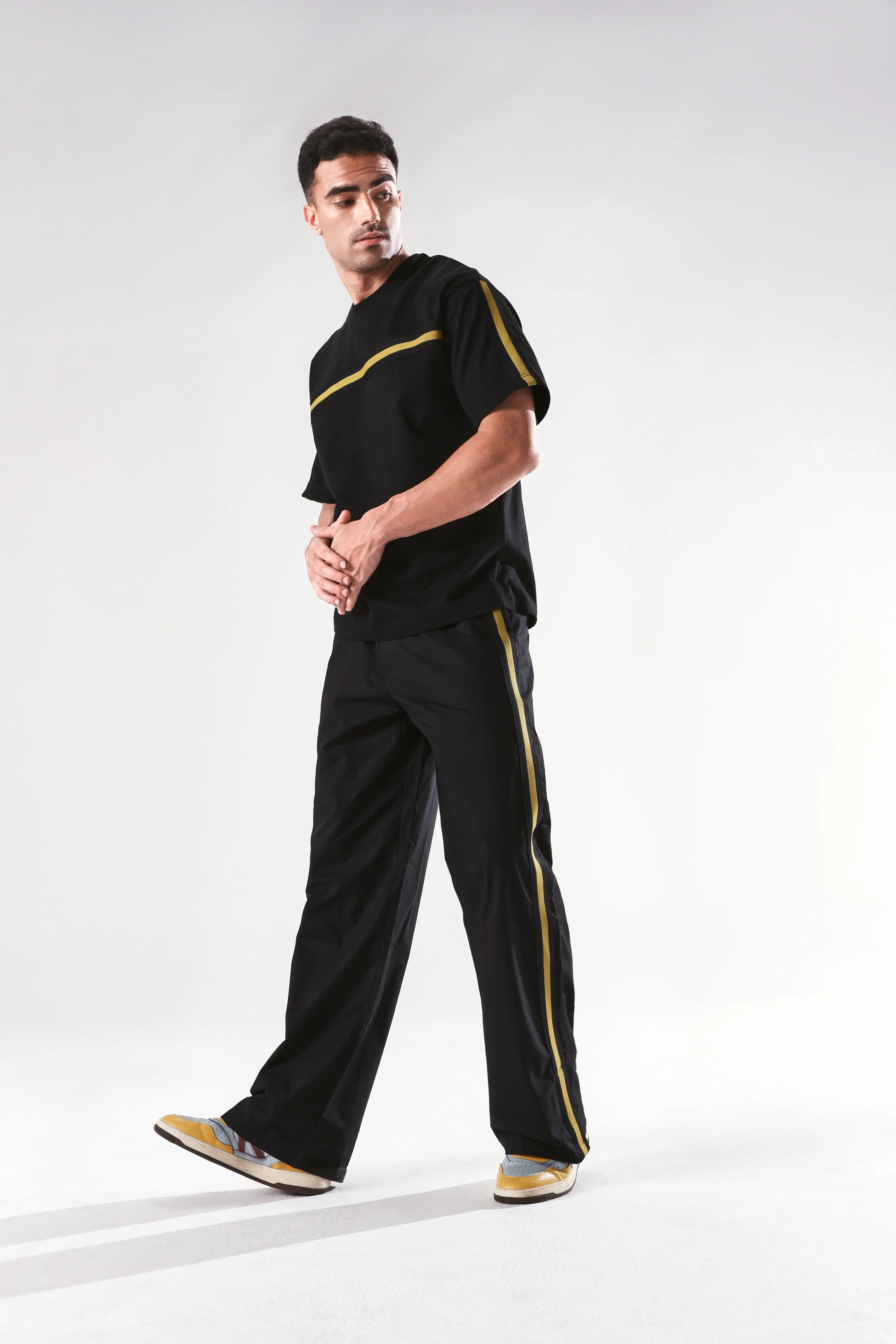 Rare Rabbit Men's Newnon Black Cotton Plain Baggy Fit Track Pant - Image 2