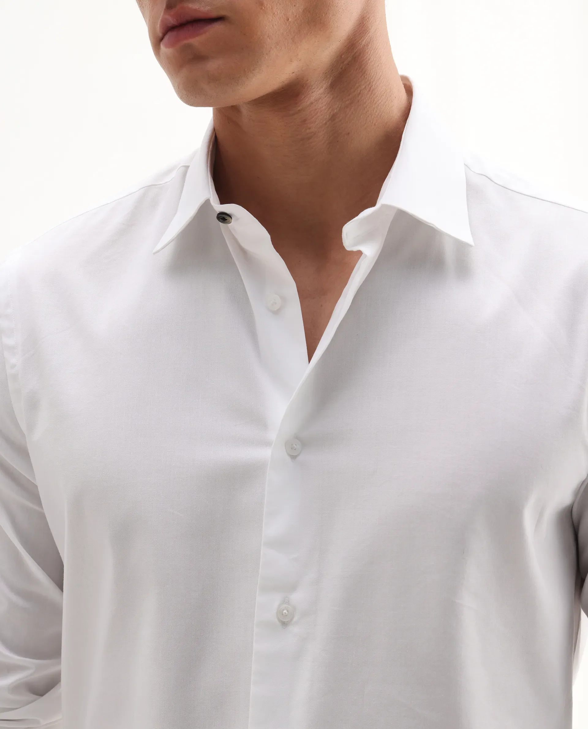 Rare Rabbit Men's Newton 25 White Cotton Blend Plain Regular Fit Full Sleeve Collared Shirt - Image 3