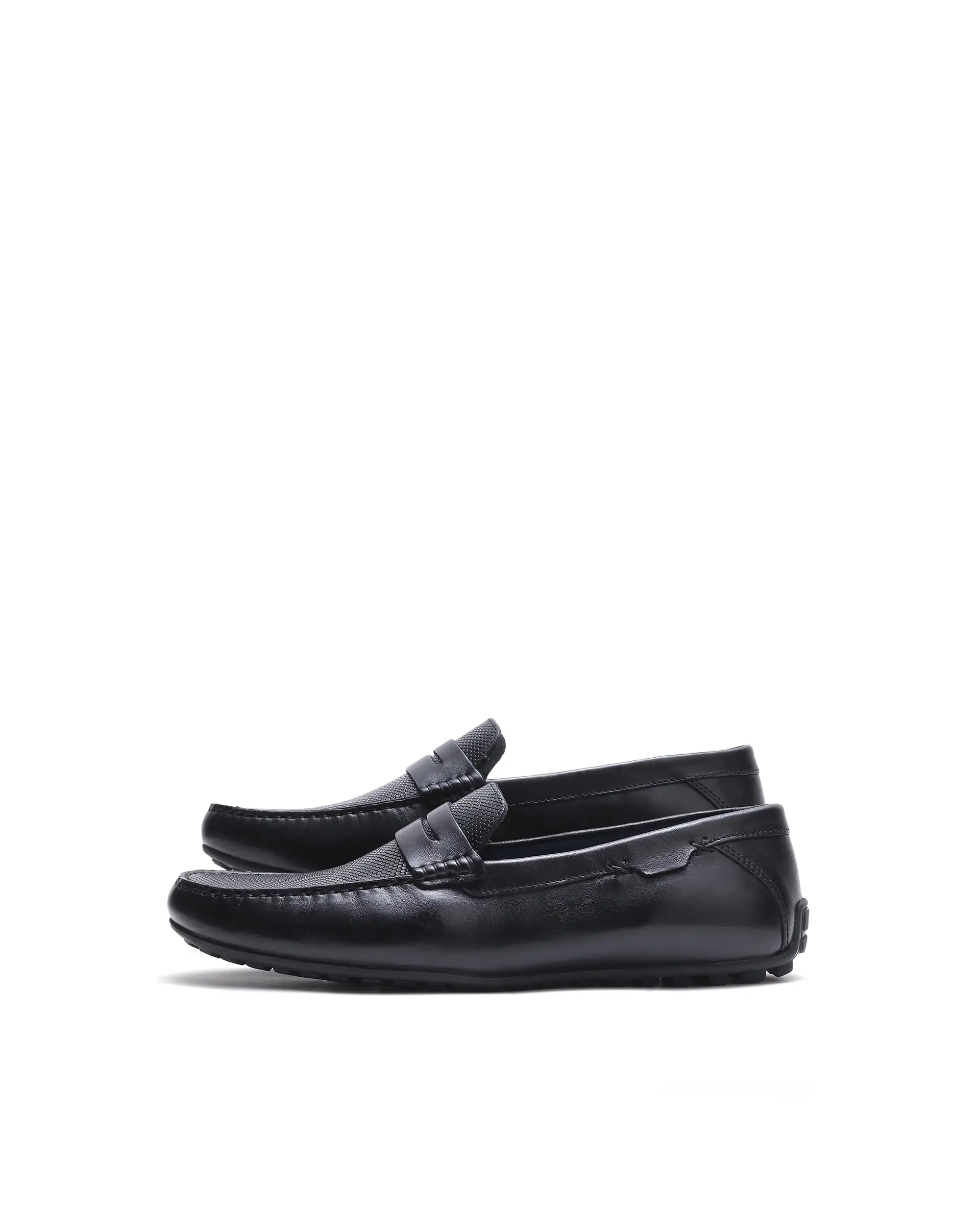 Rare Rabbit Men's Nexar Black Micro-textured Leather Drivers - Image 4