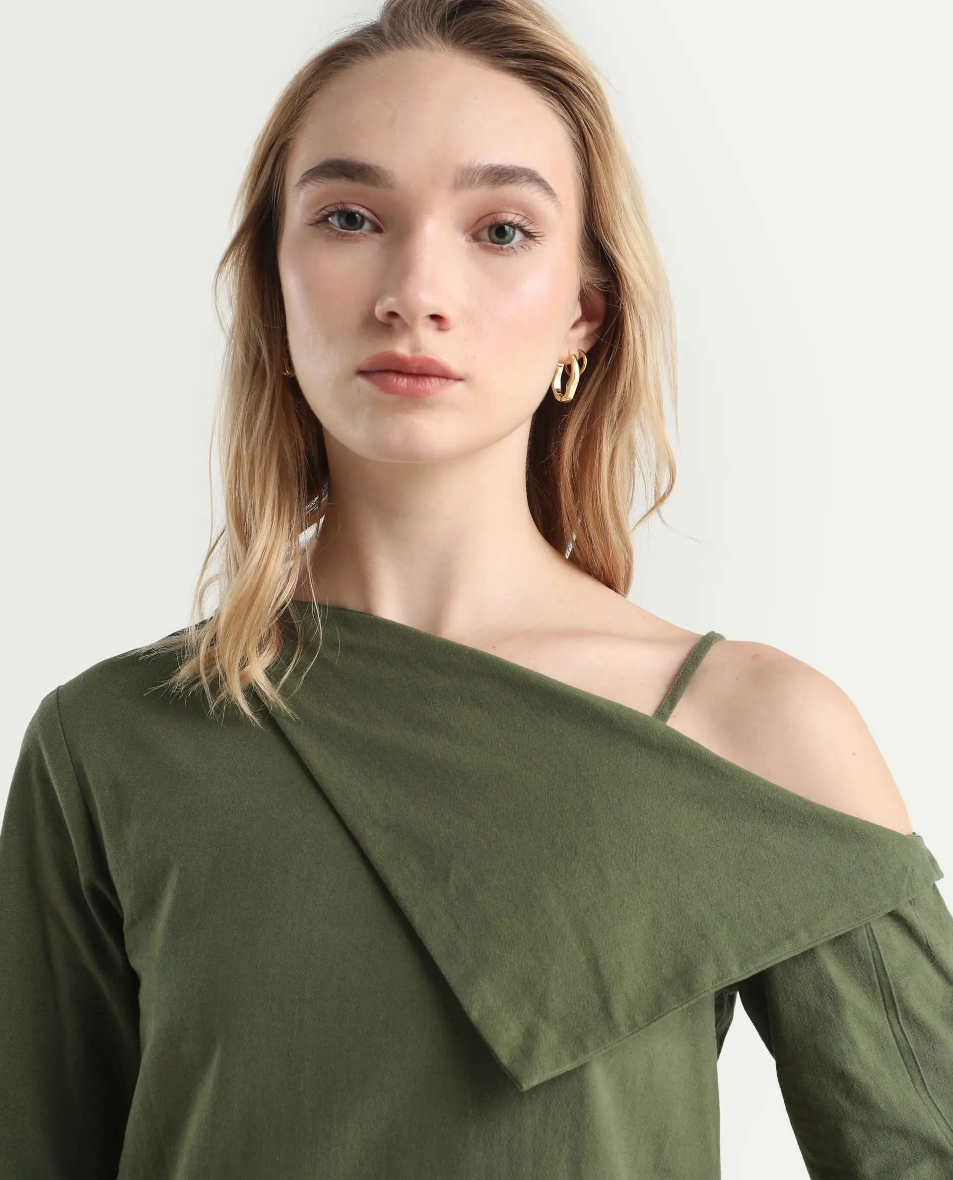 Rareism Women's Nimlu Green Cotton Collarless Plain Cuffed Sleeve Regular Fit Top - Image 5