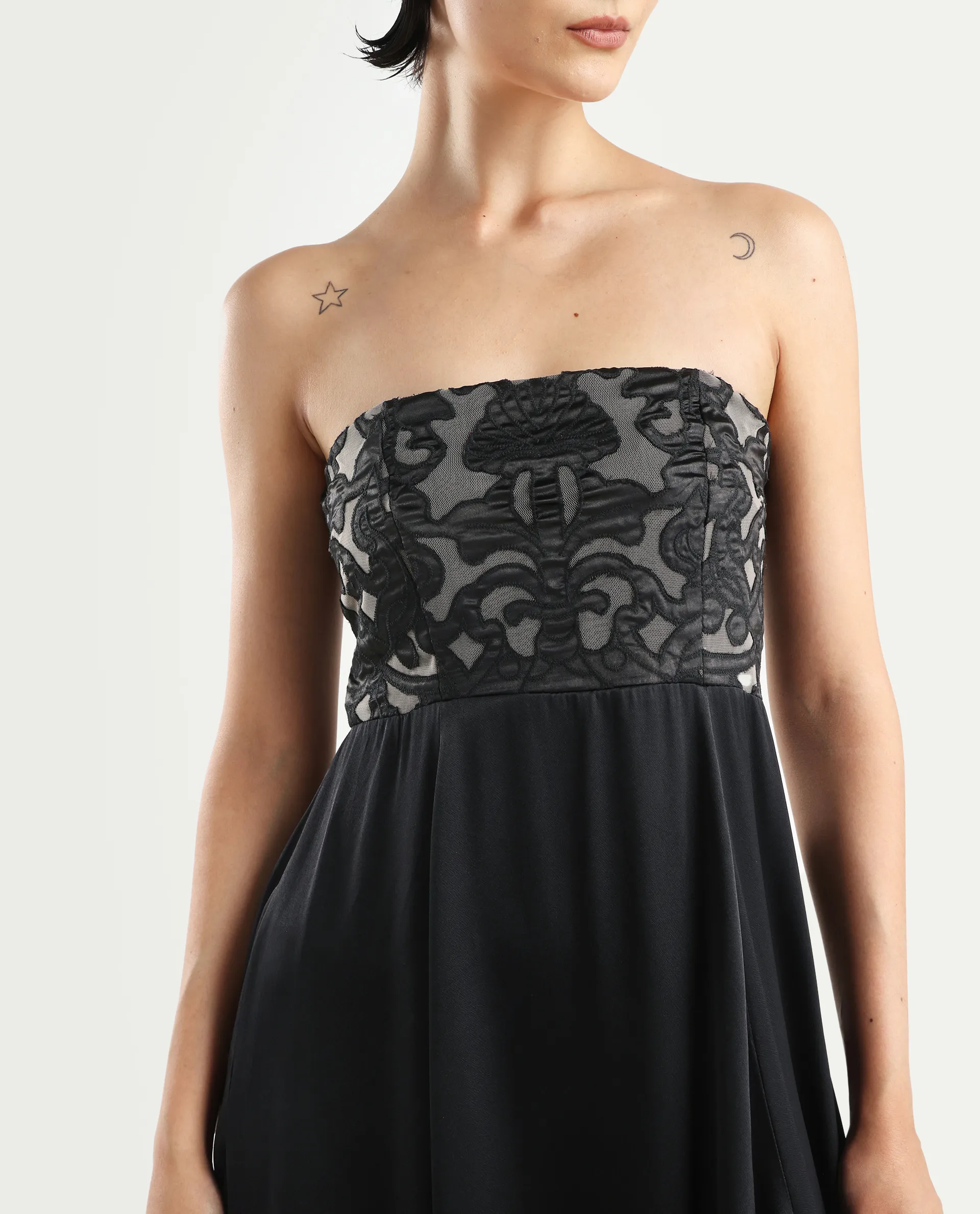 Rareism Women's Nizfer Black Satin Tube Neck Plain Sleeveless Midi Fit And Flare Dress - Image 4