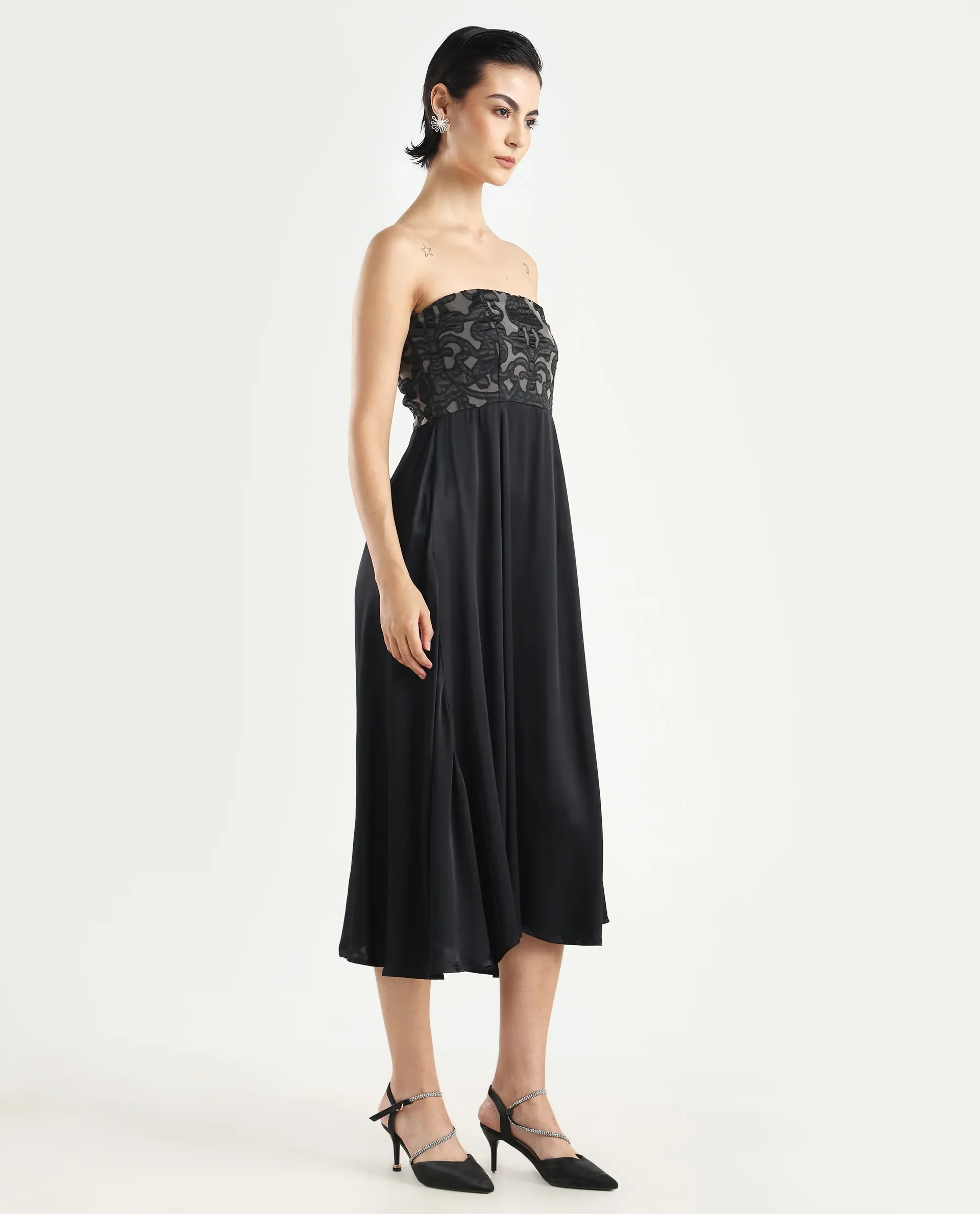 Rareism Women's Nizfer Black Satin Tube Neck Plain Sleeveless Midi Fit And Flare Dress - Image 5