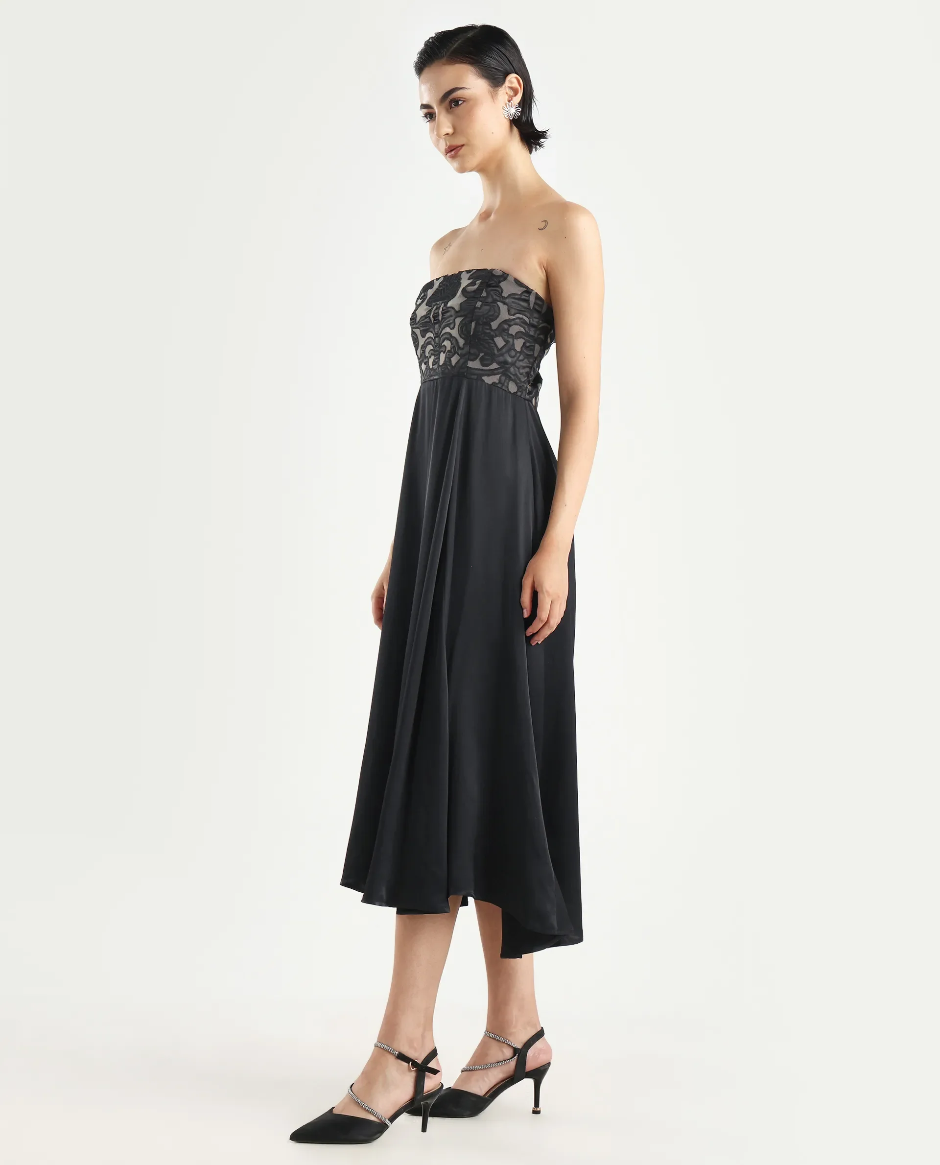 Rareism Women's Nizfer Black Satin Tube Neck Plain Sleeveless Midi Fit And Flare Dress - Image 6