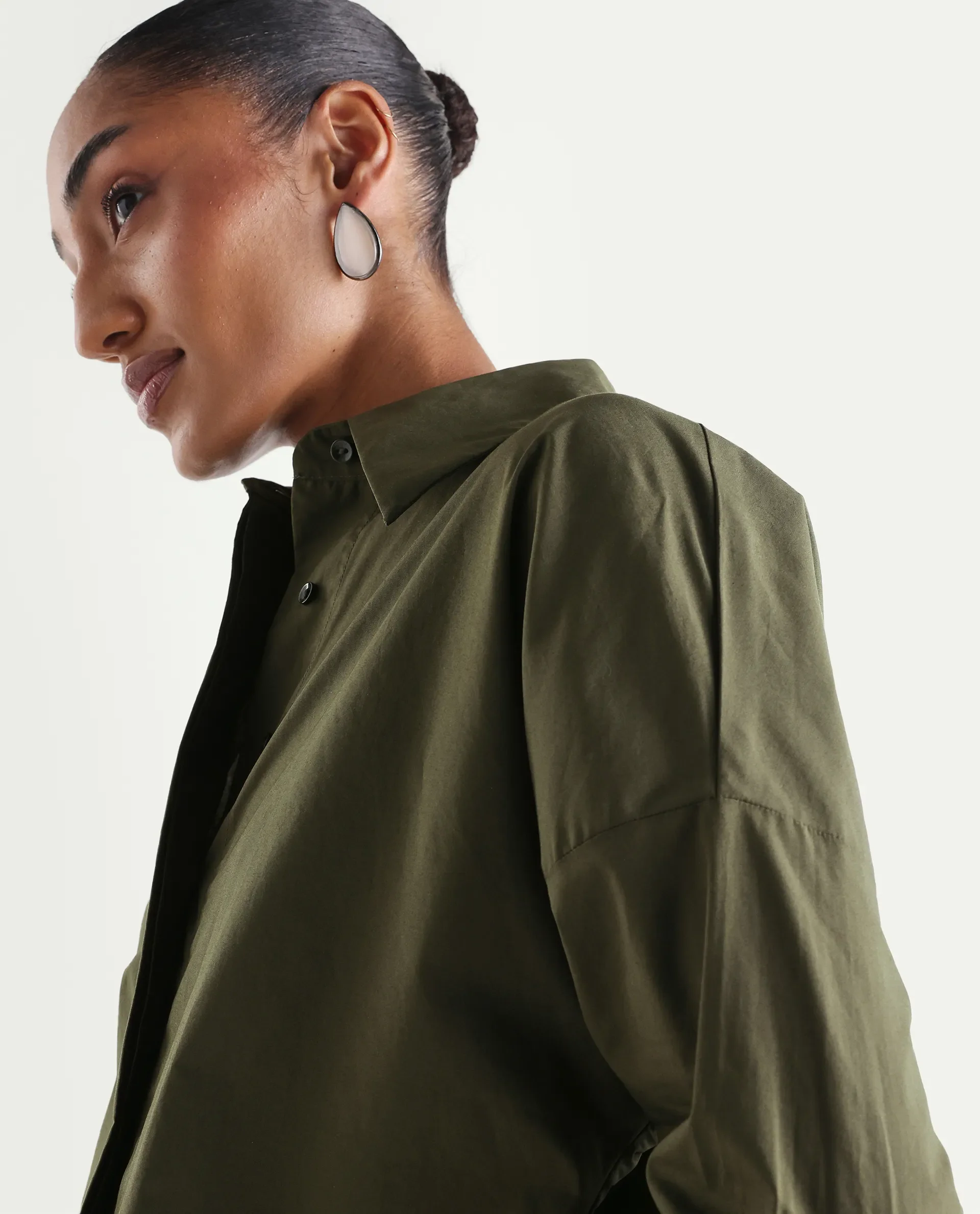 Rareism Women's Oni Olive Cotton Spread Collar Button Boxy Plain Shirt - Image 3