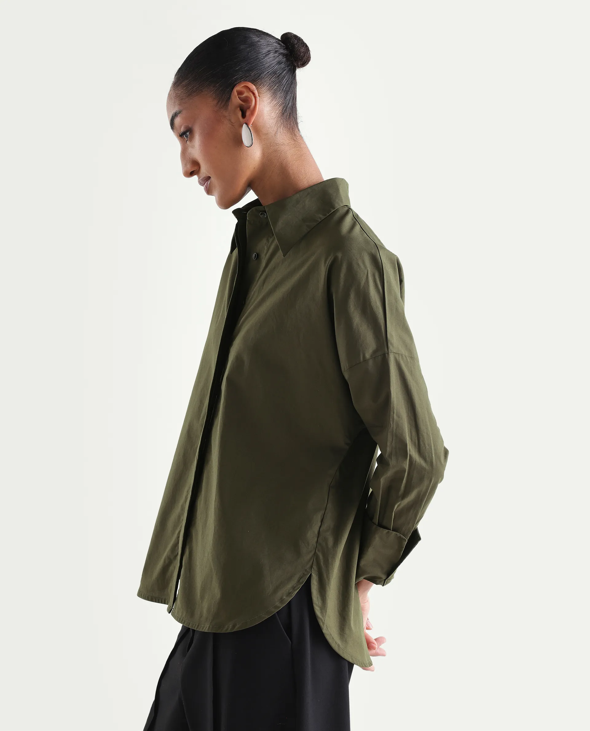 Rareism Women's Oni Olive Cotton Spread Collar Button Boxy Plain Shirt - Image 7