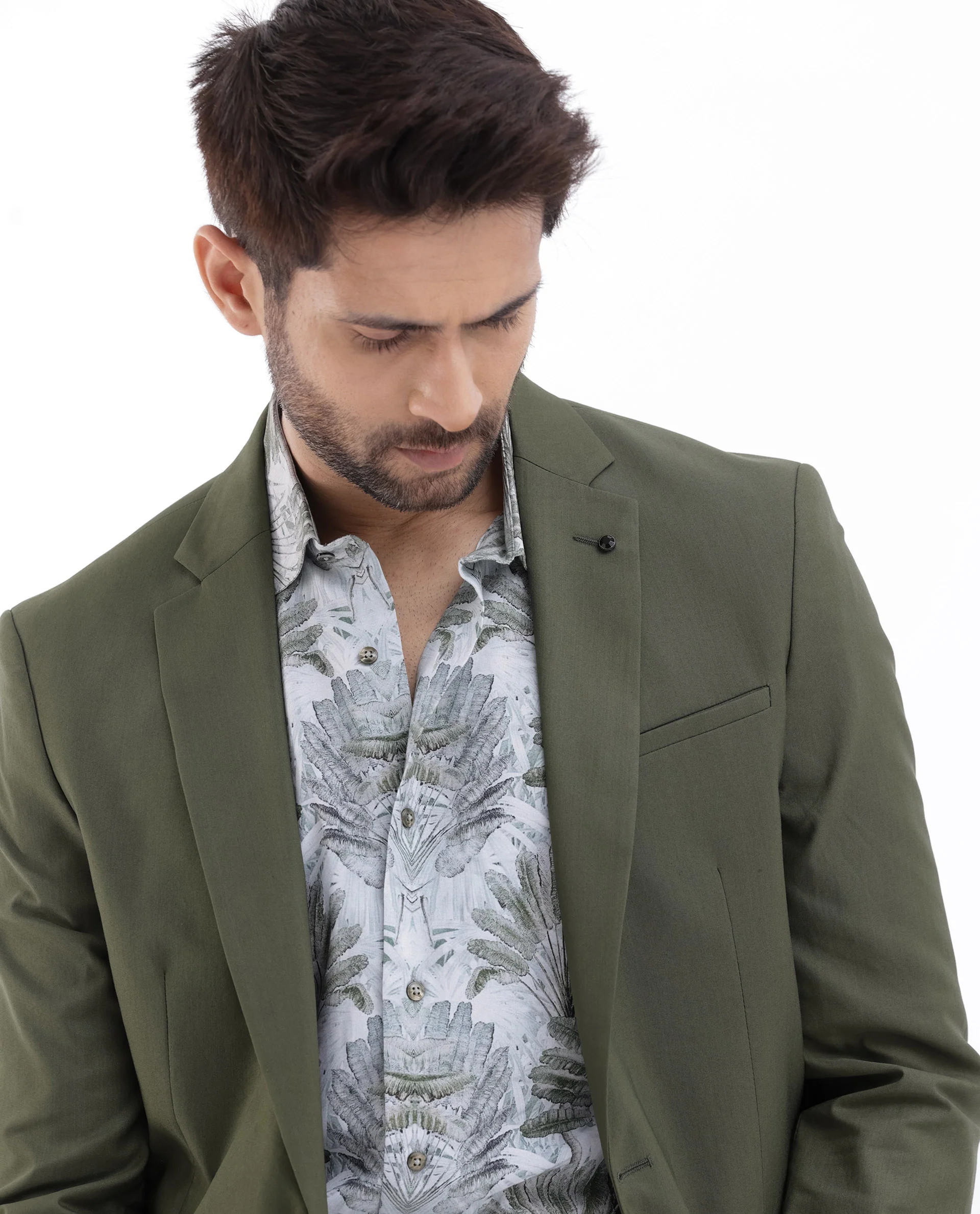 Rare Rabbit Men's Oscar Dark Olive Polyester Plain Tailored Fit Full Sleeve Lapel Neck Suits - Image 4