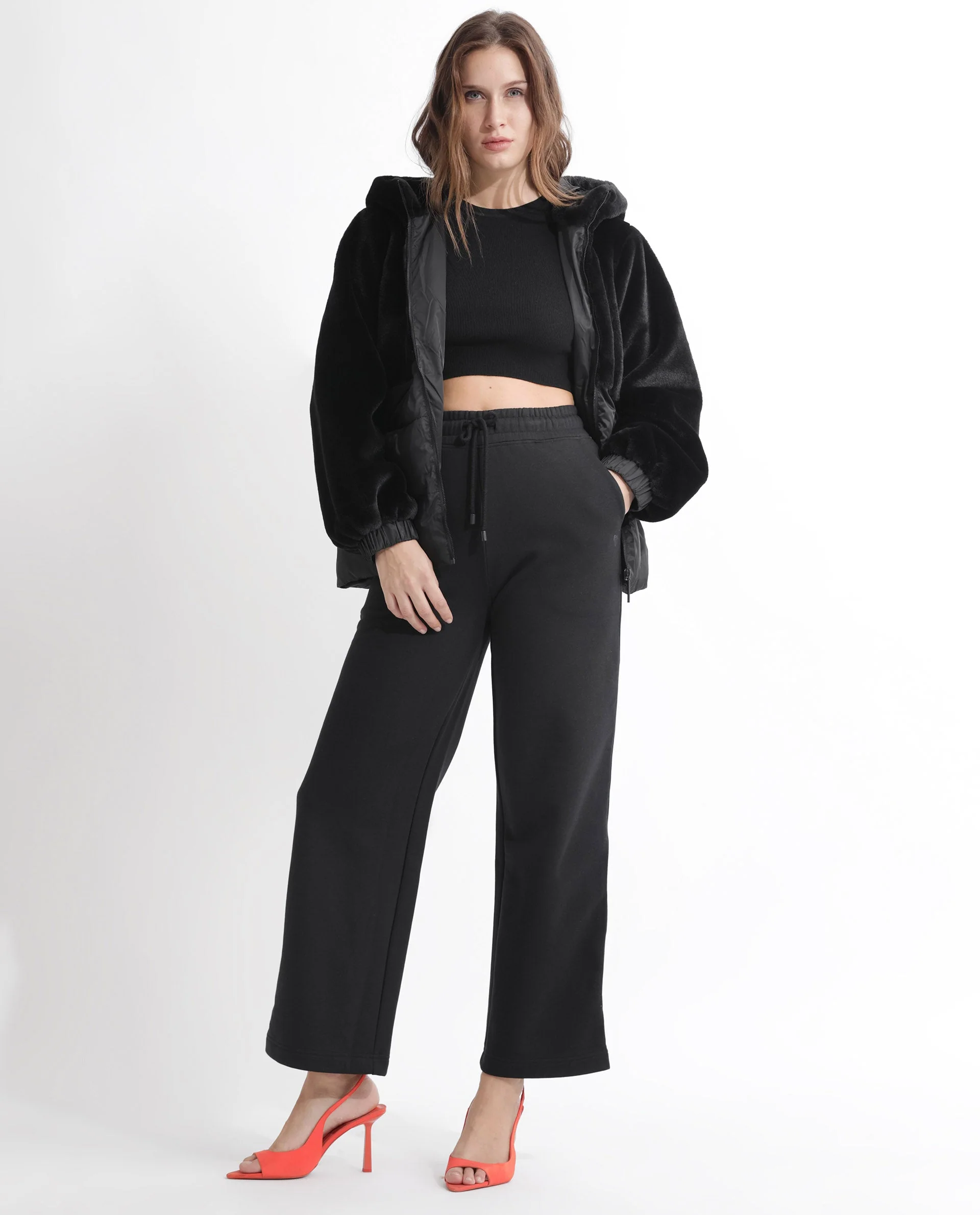 Rareism Women's Pazoo F Black Cotton Blend Plain Ankle Length Flared Track Pant - Image 4