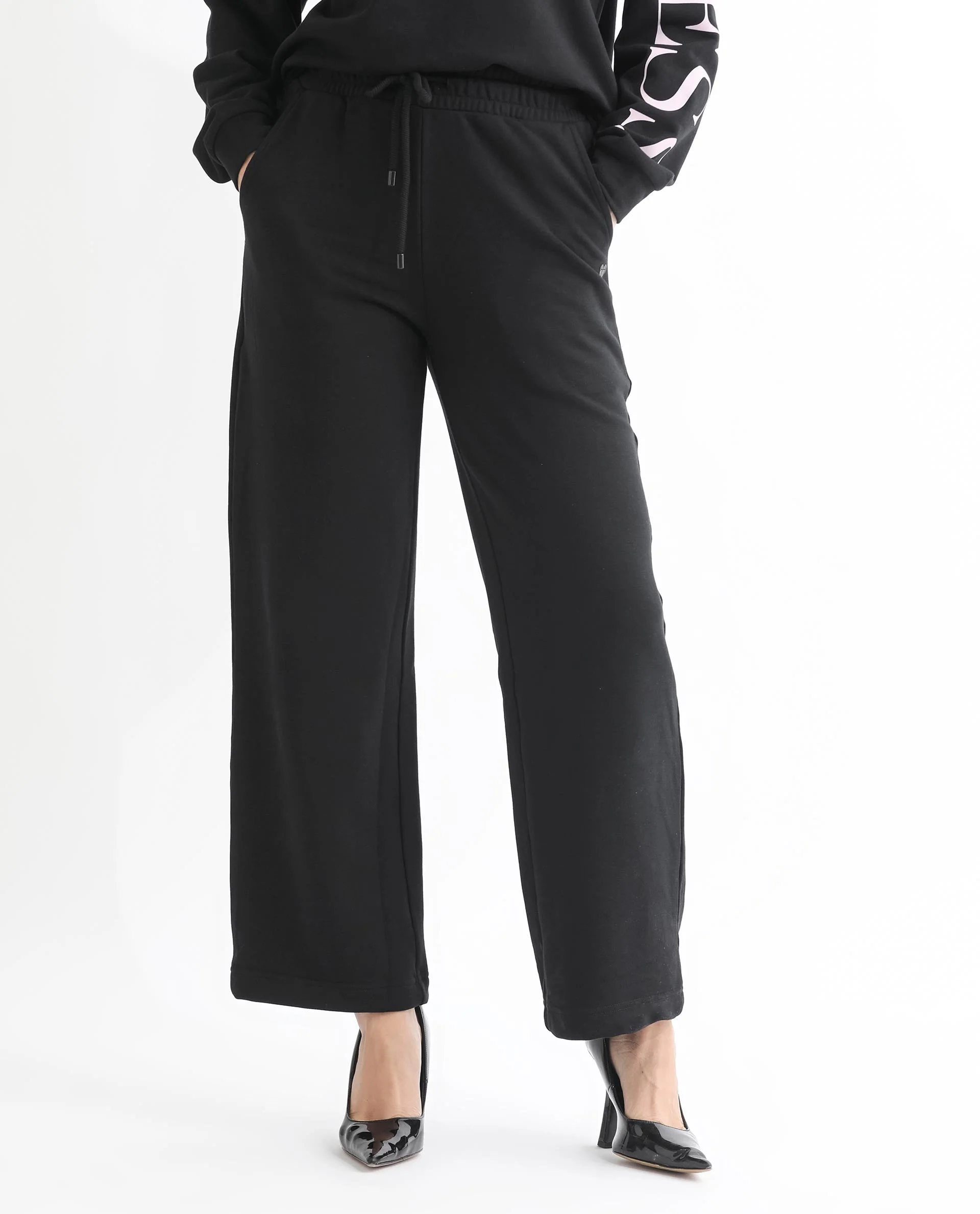 Rareism Women's Pazoo T Black Cotton Blend Plain Ankle Length Flared Track Pant - Image 2