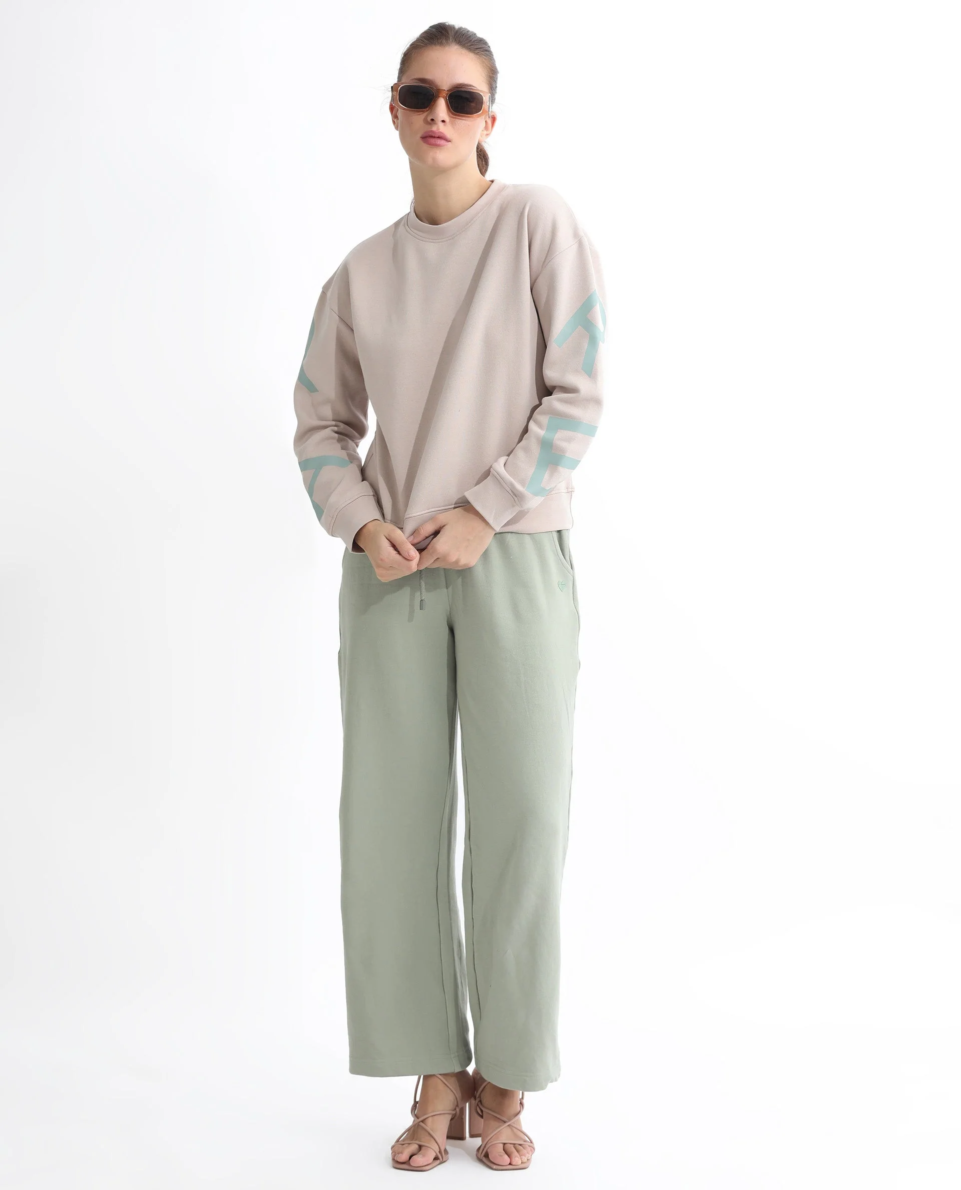Rareism Women's Pazoo T Dusky Green Cotton Blend Plain Ankle Length Flared Track Pant - Image 3