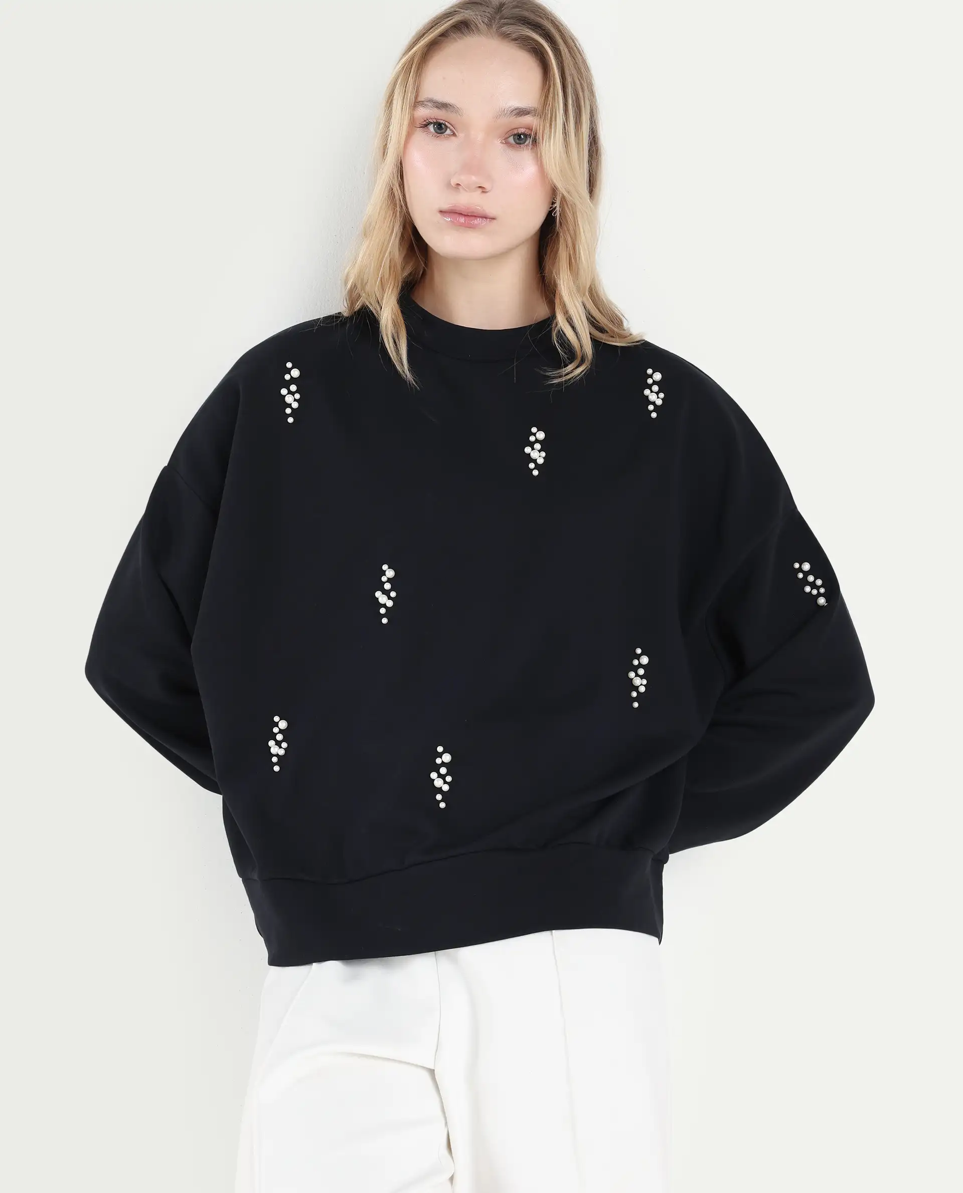 Rareism Women's Perl Black Cotton Blend Crew Neck Relaxed Fit Printed Sweatshirt