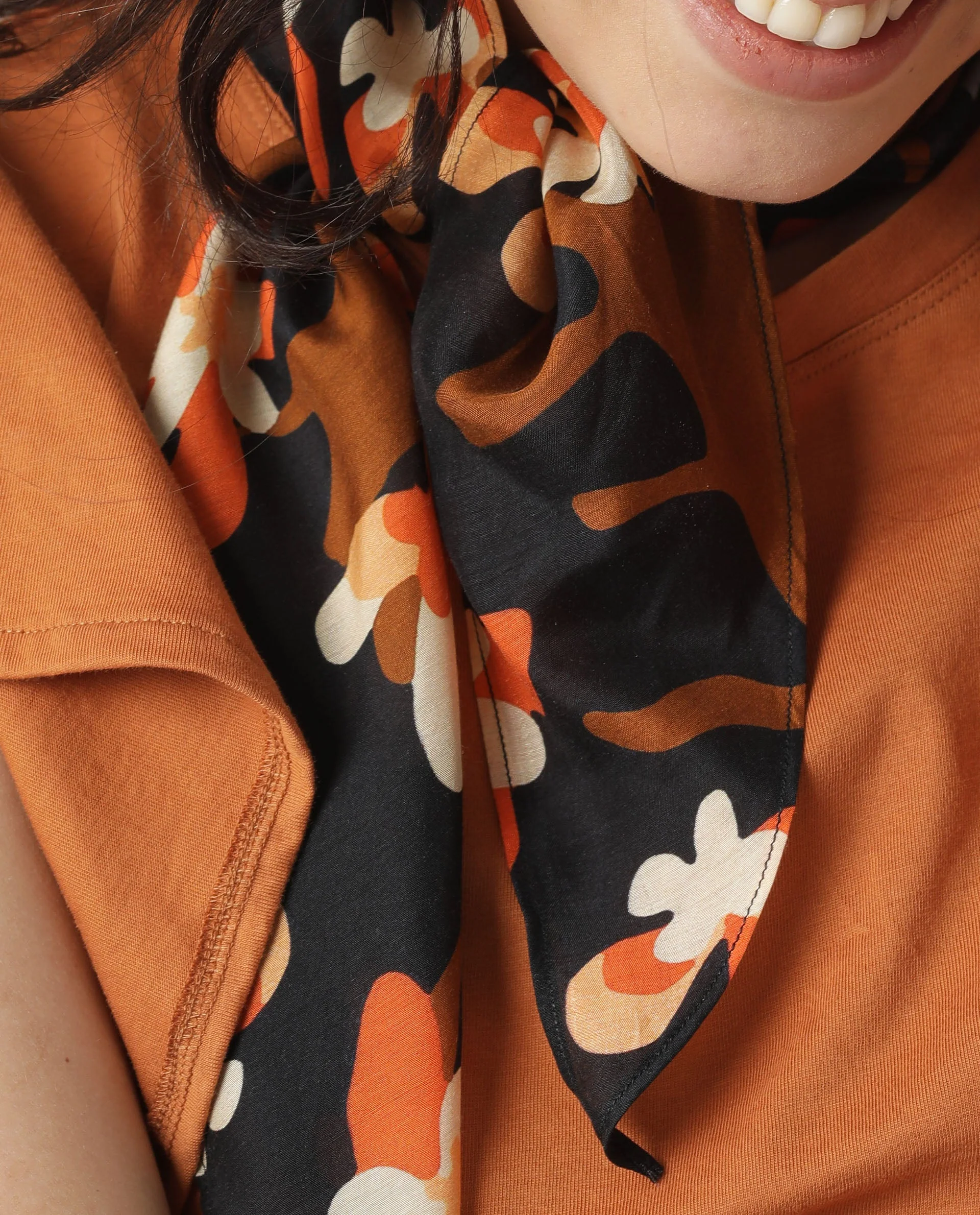 Rareism Women's Perry Black Floral Print Scarf - Image 2