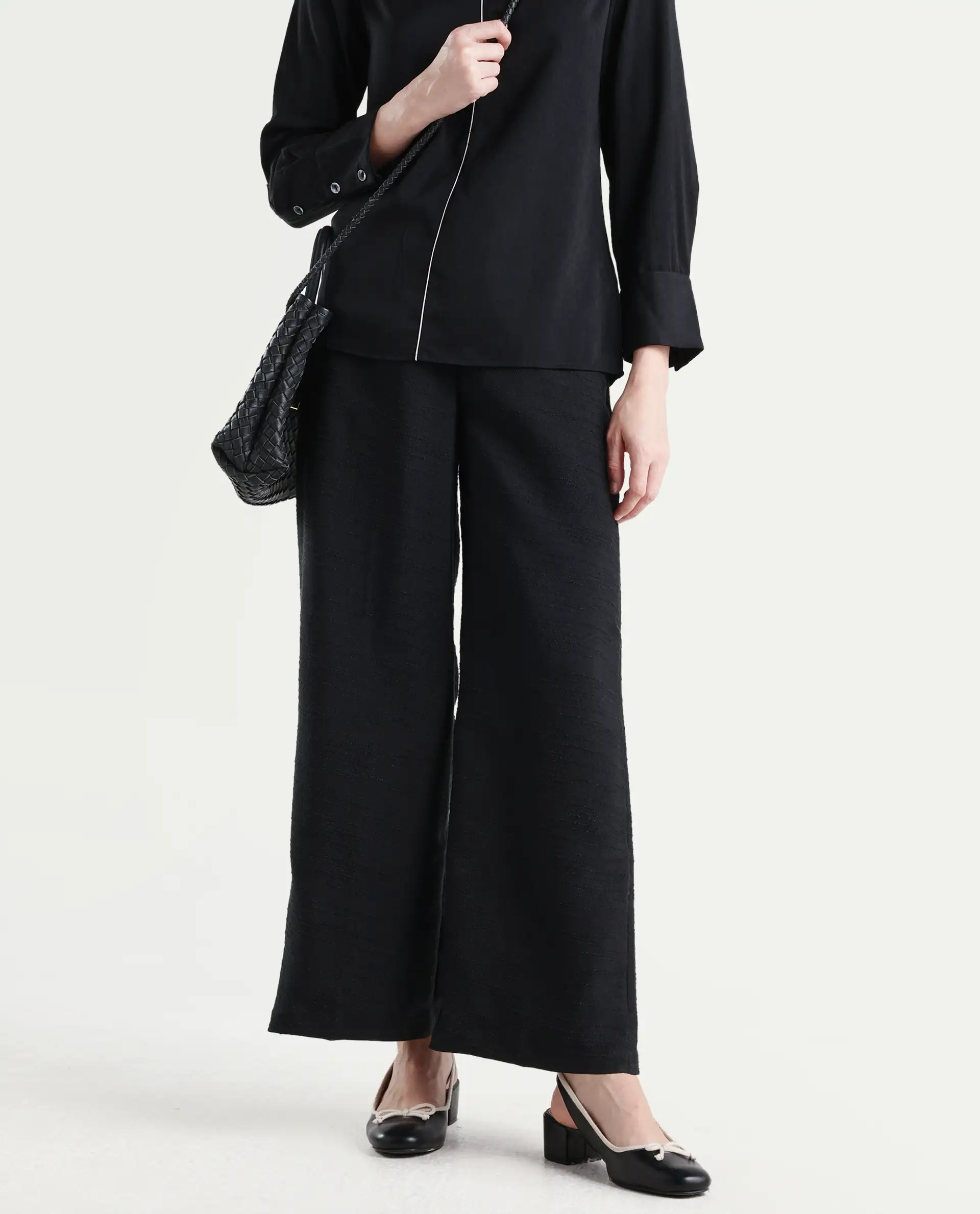 Rareism Women's Pidet-B-Black Satin Plain Ankle Length Wide Trouser - Image 2