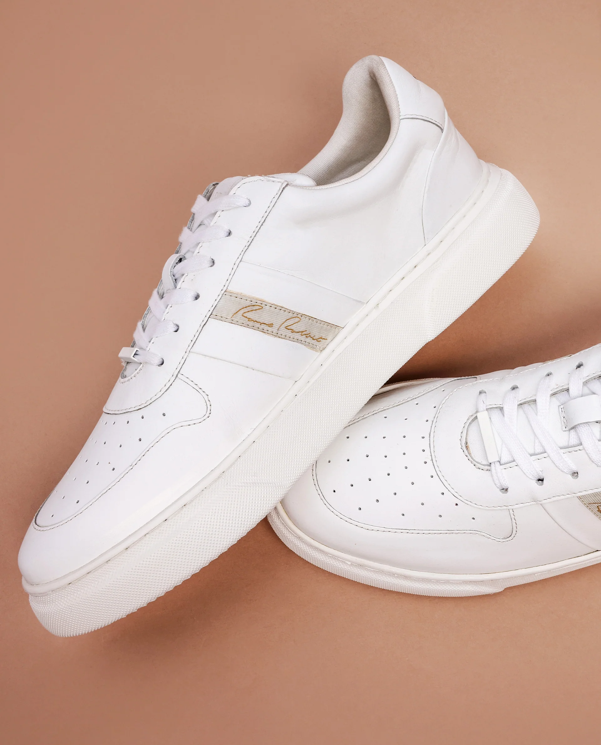 Rare Rabbit Mens Polaris White Round Toe Low Top Lace-Up Sneaker Shoes - Image 2
