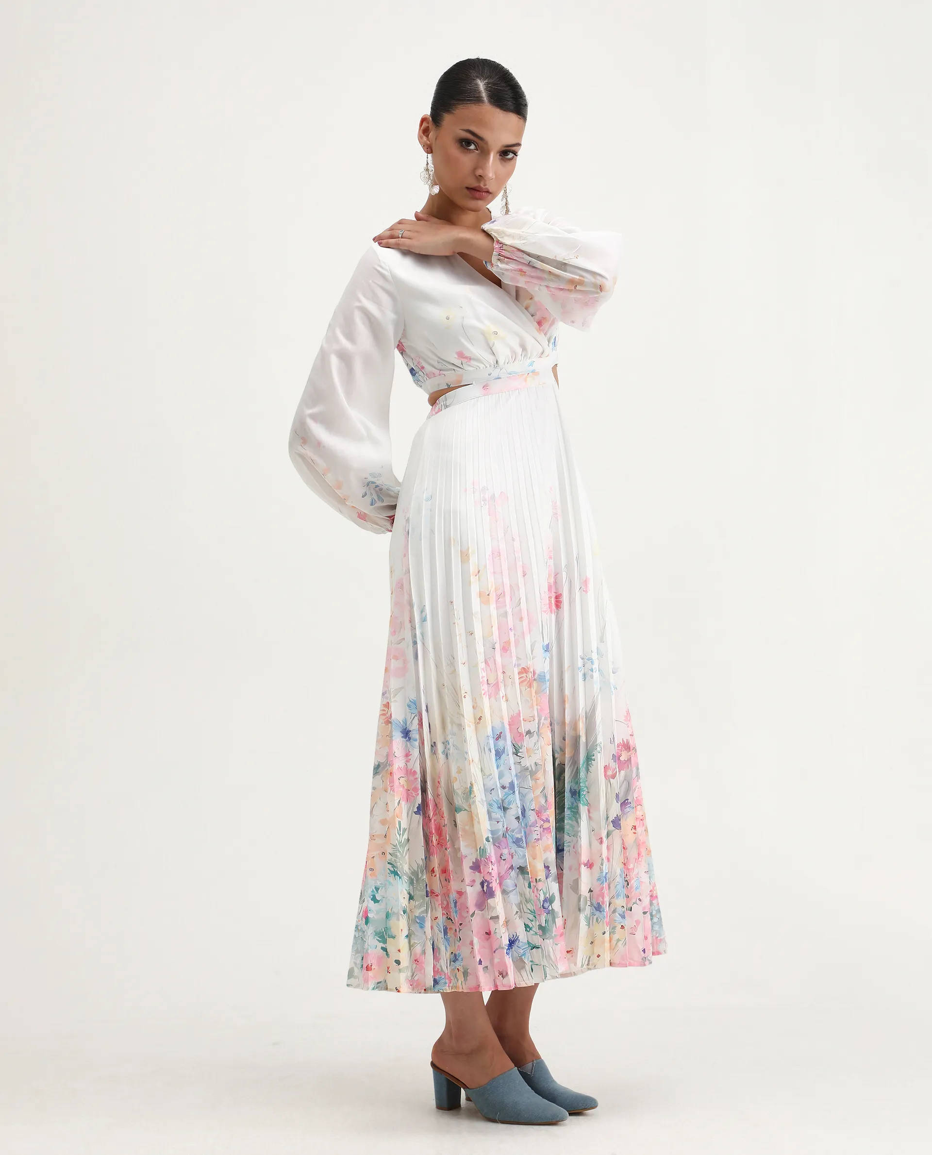 Rareism Women's Preger Multi Polyester V-Neck Floral Print Midi Fit And Flare Dress - Image 3
