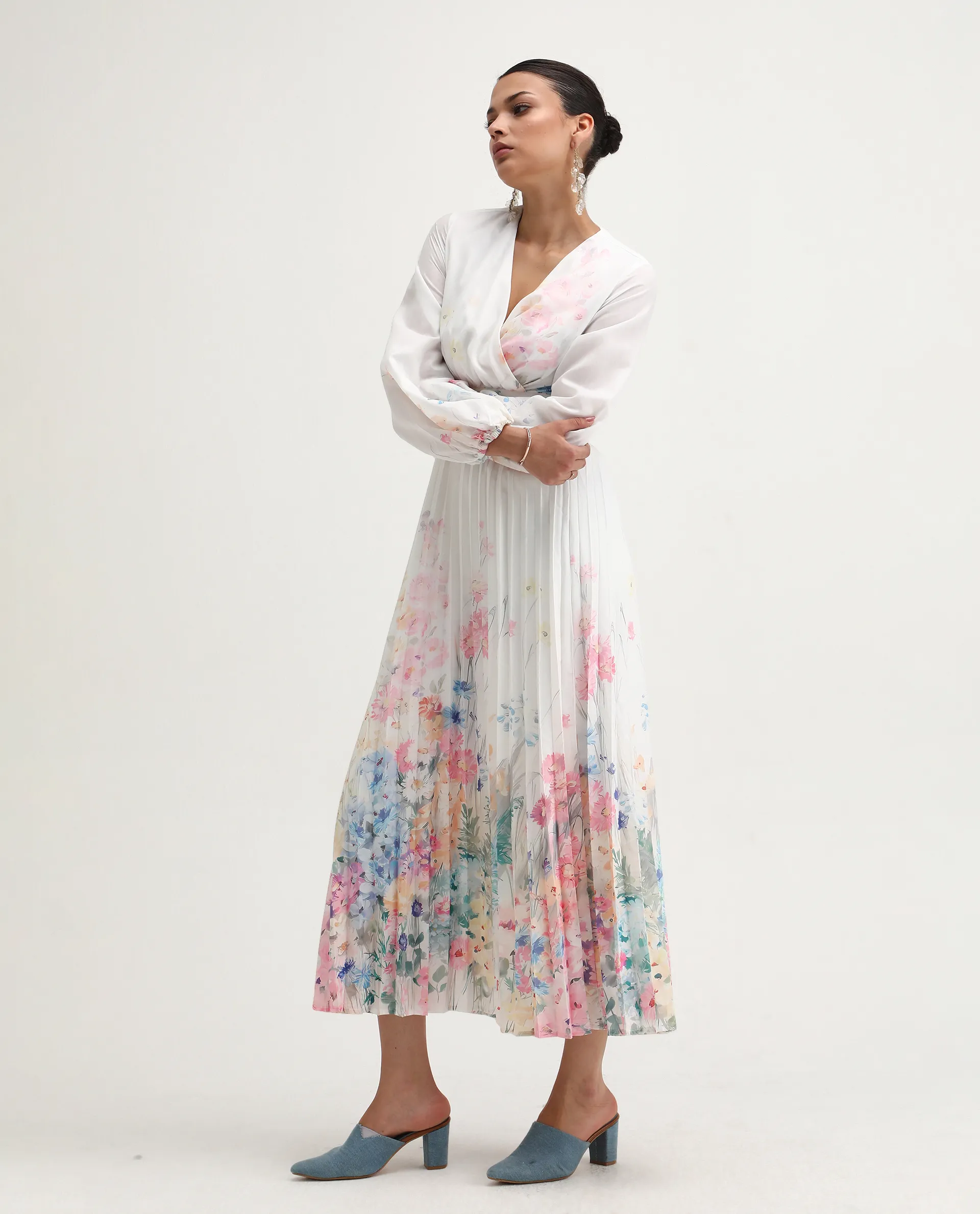 Rareism Women's Preger Multi Polyester V-Neck Floral Print Midi Fit And Flare Dress - Image 4