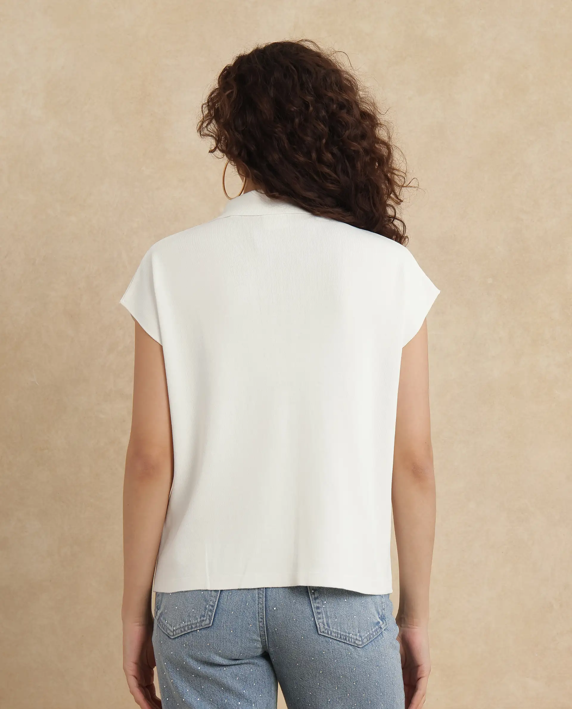 Rareism Women's Prepol Off White Viscose Blend Spread Collar Plain Extended Sleeves Crop Boxy Fit Top - Image 8