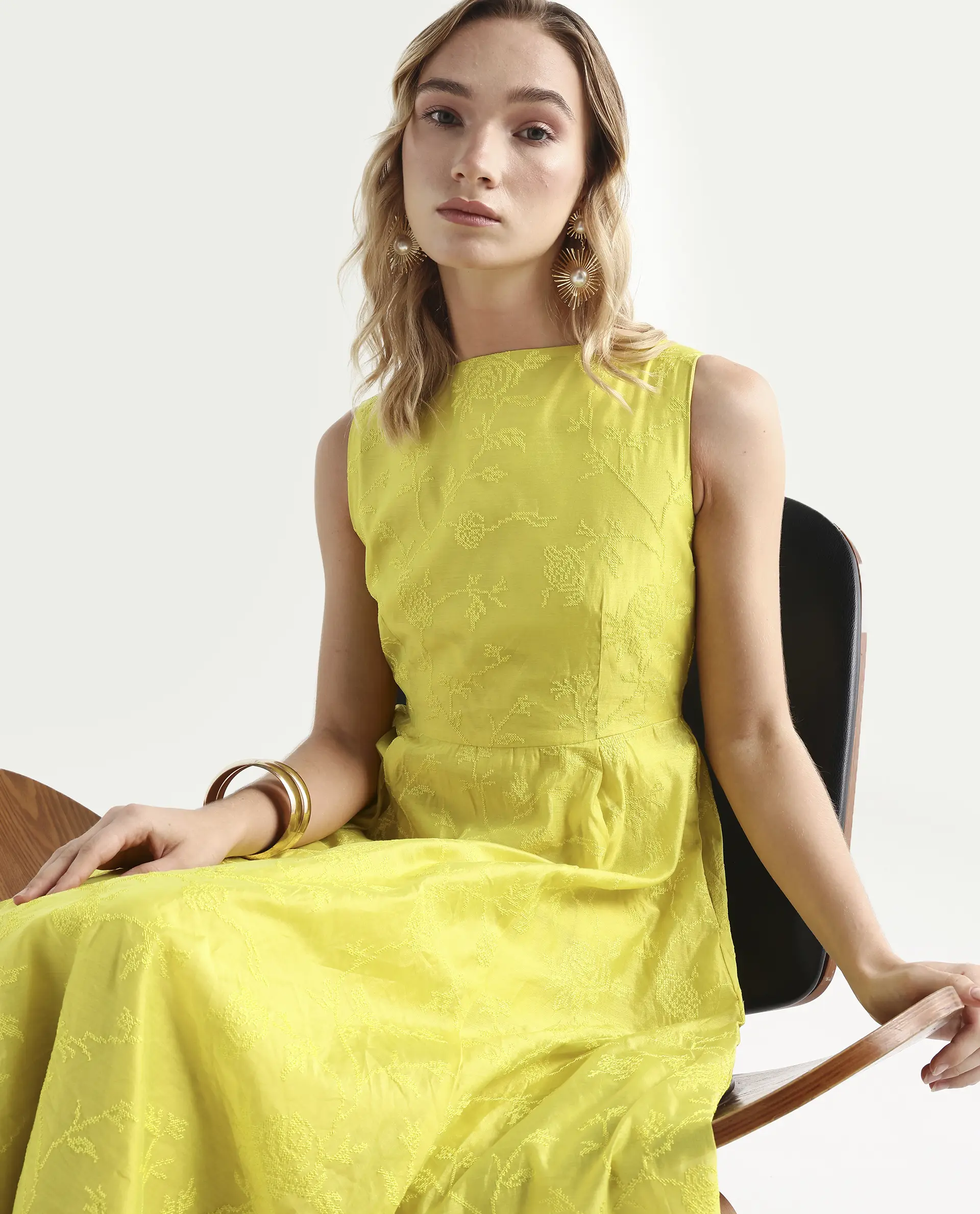 Rareism Women's Prero Green Viscose Blend Boat Neck Plain Sleeveless Midi A-Line Dress - Image 3