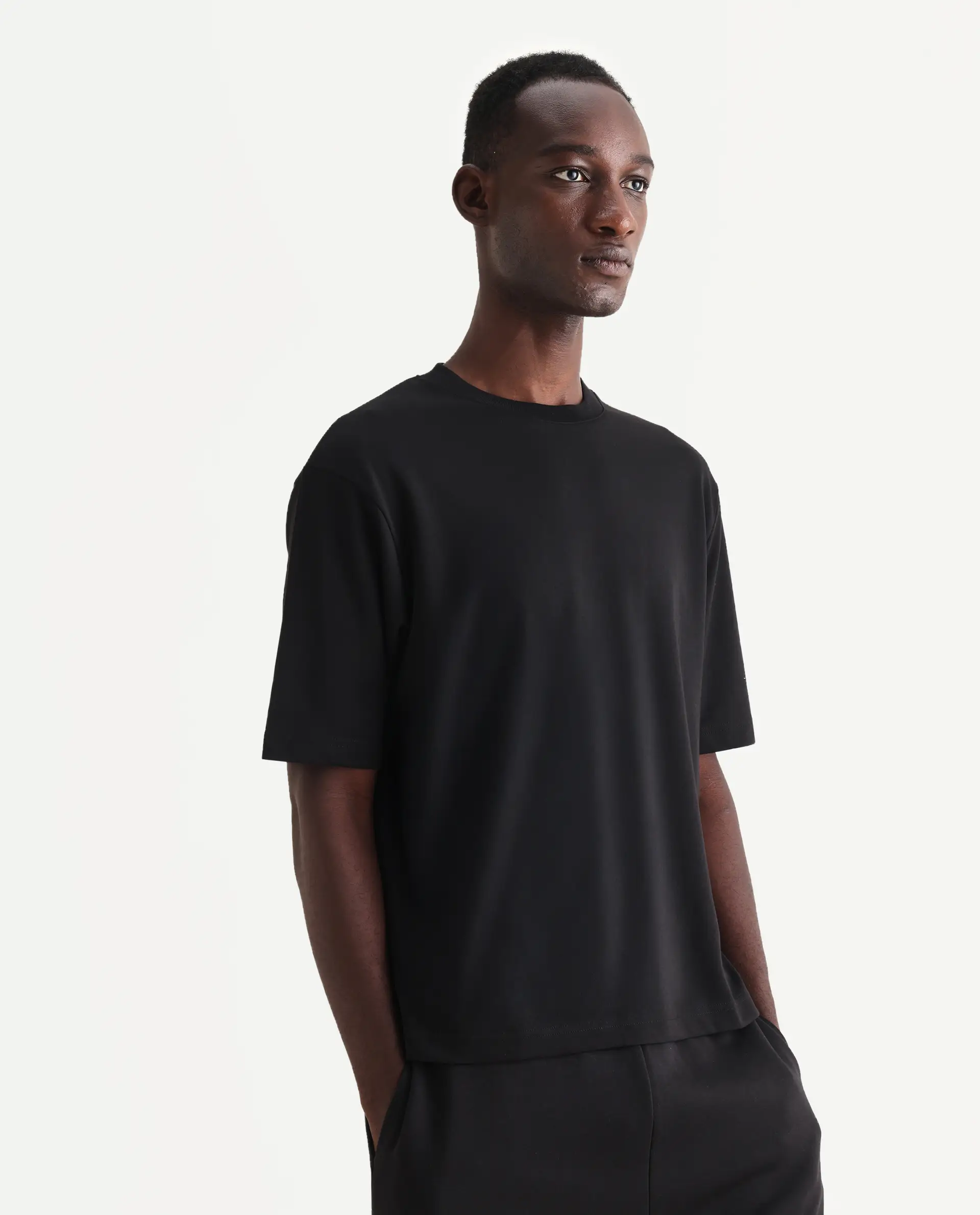 Rare Rabbit Men's Qlo Black Cotton Blend Plain Oversized Fit Half Sleeve Crew Neck T-Shirt - Image 5